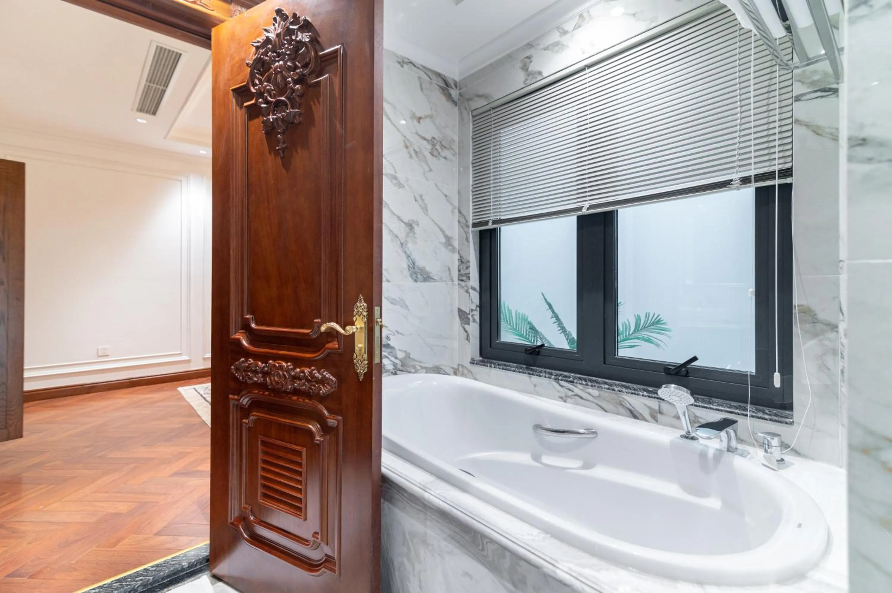 Bathroom in Luxe Paradise Suite Hotel Trich Sai