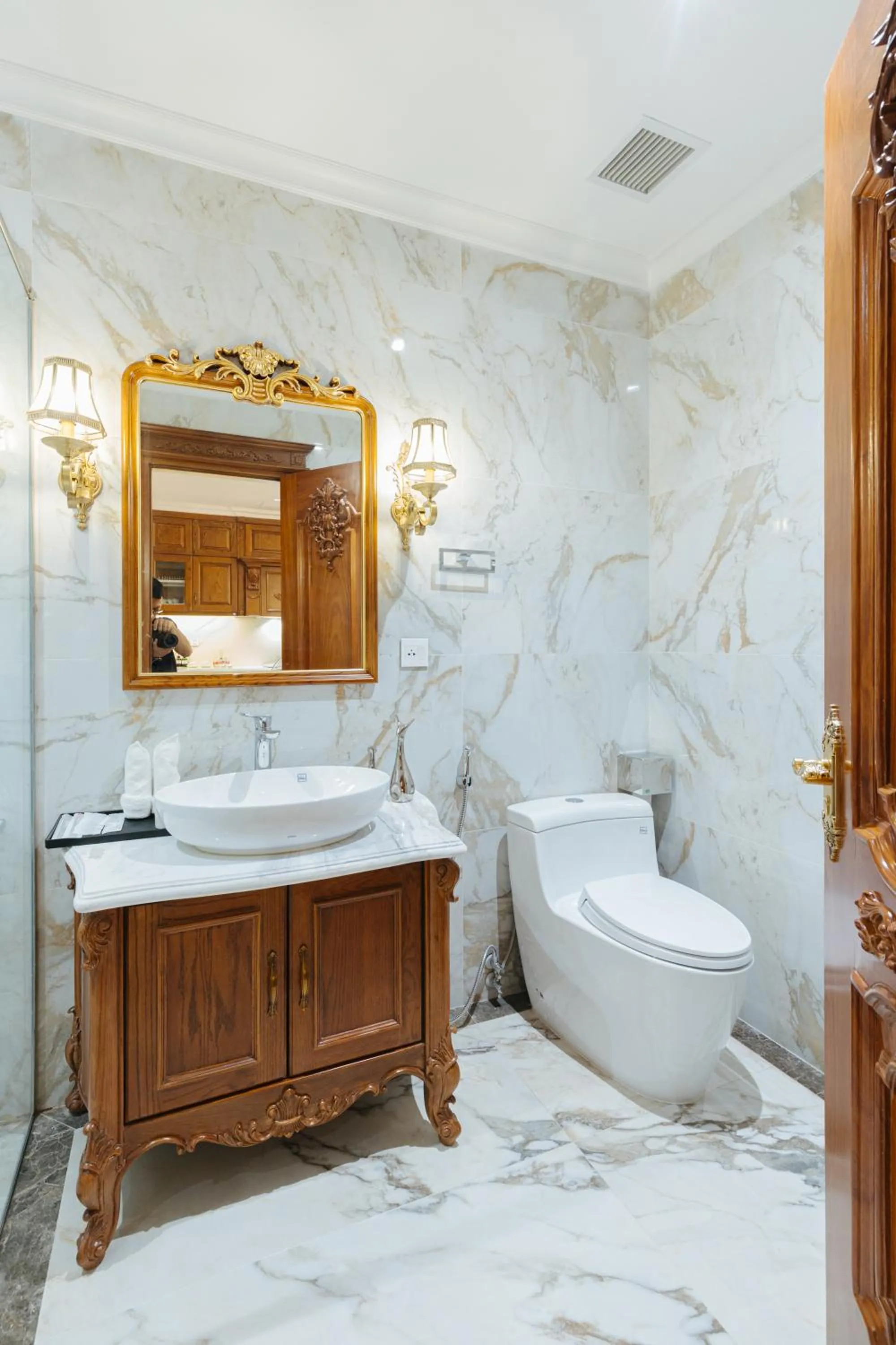 Bathroom in Luxe Paradise Suite Hotel Trich Sai