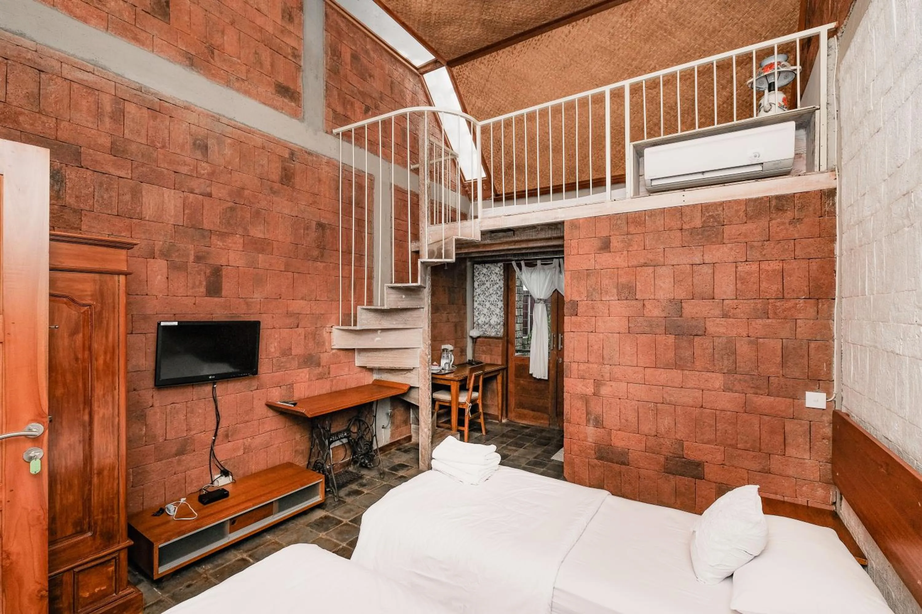 Photo of the whole room in Djajanti House