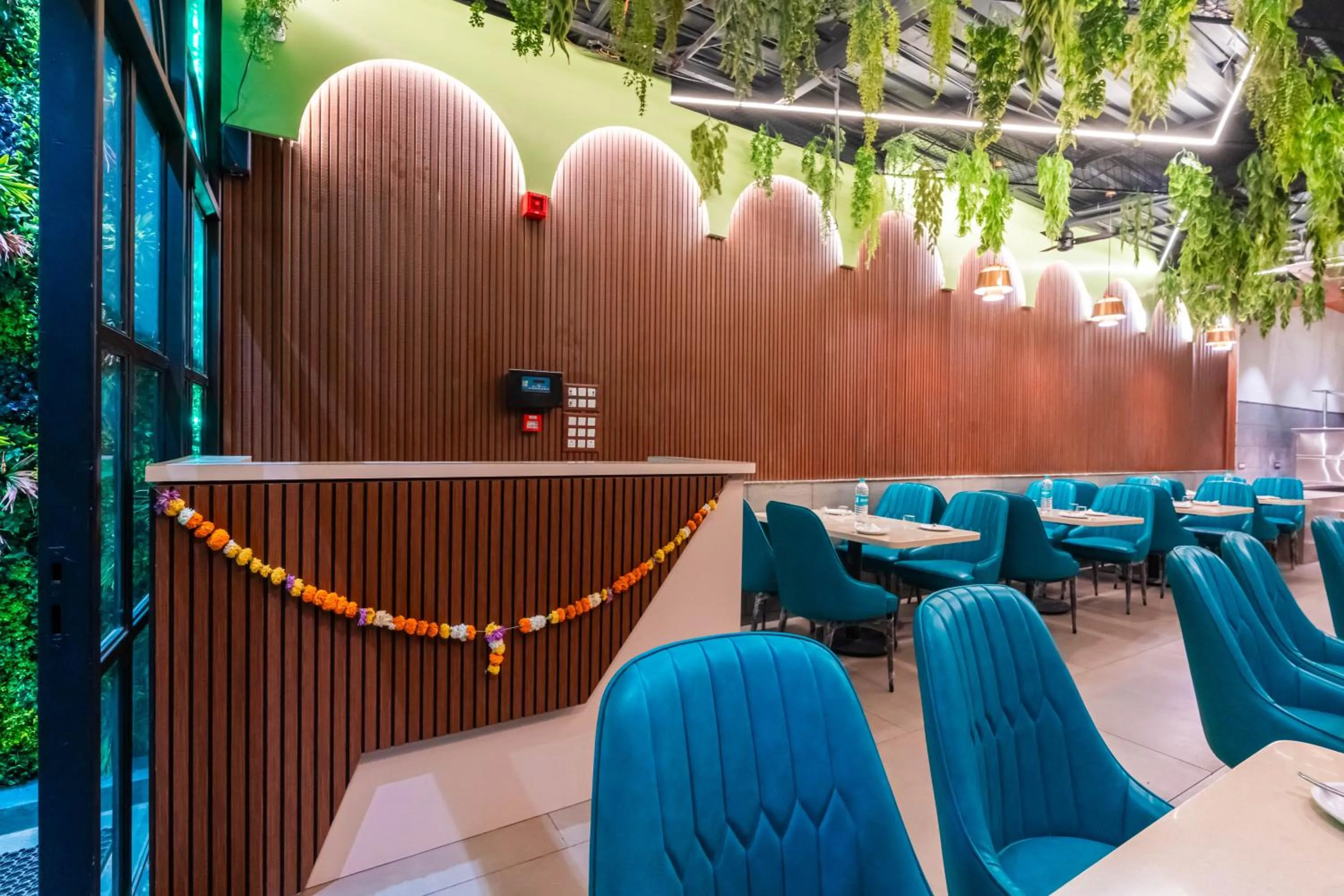 Restaurant/places to eat in Treebo Express Inn