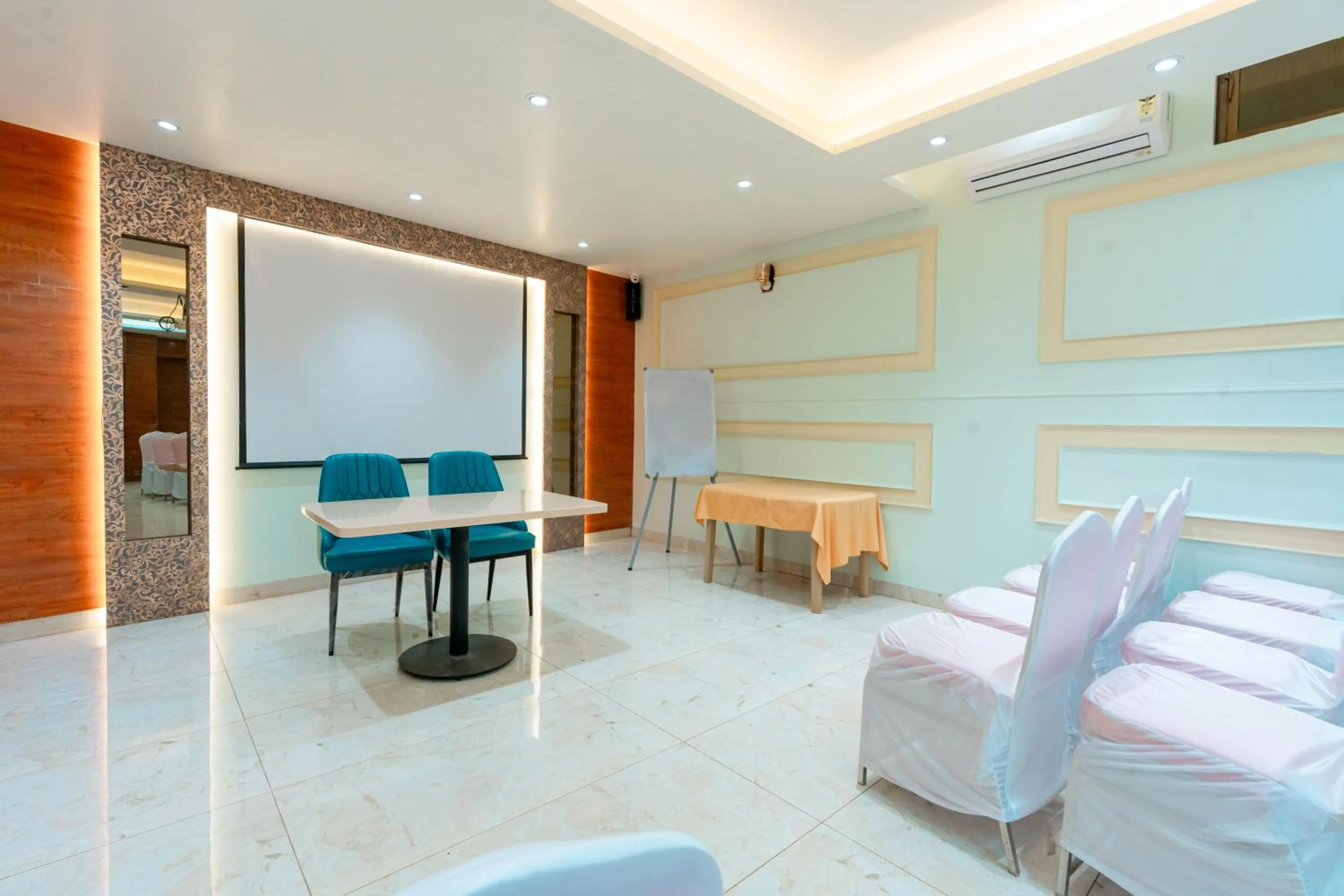 Banquet/Function facilities in Treebo Express Inn