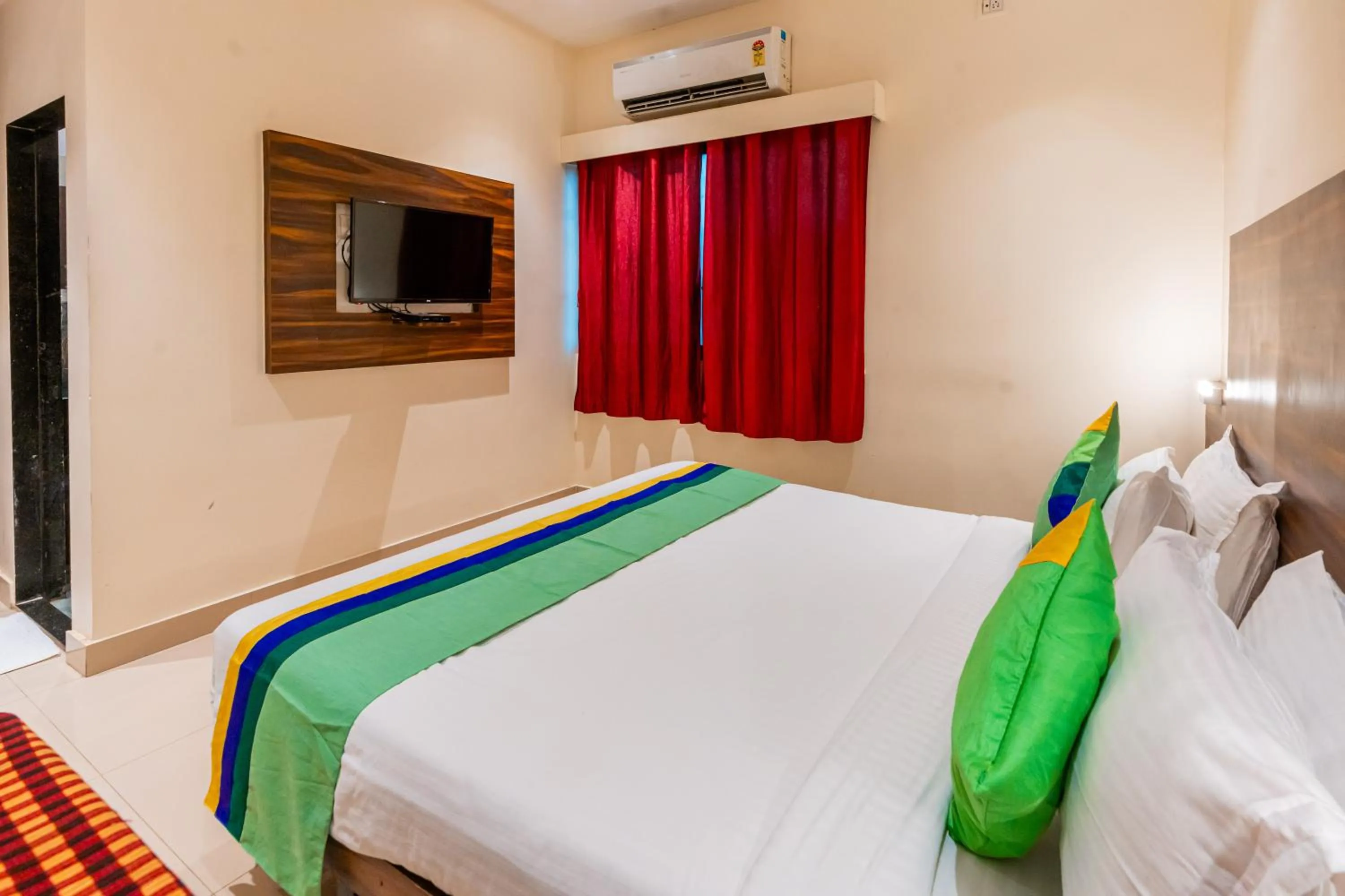 Bedroom, Bed in Treebo Express Inn