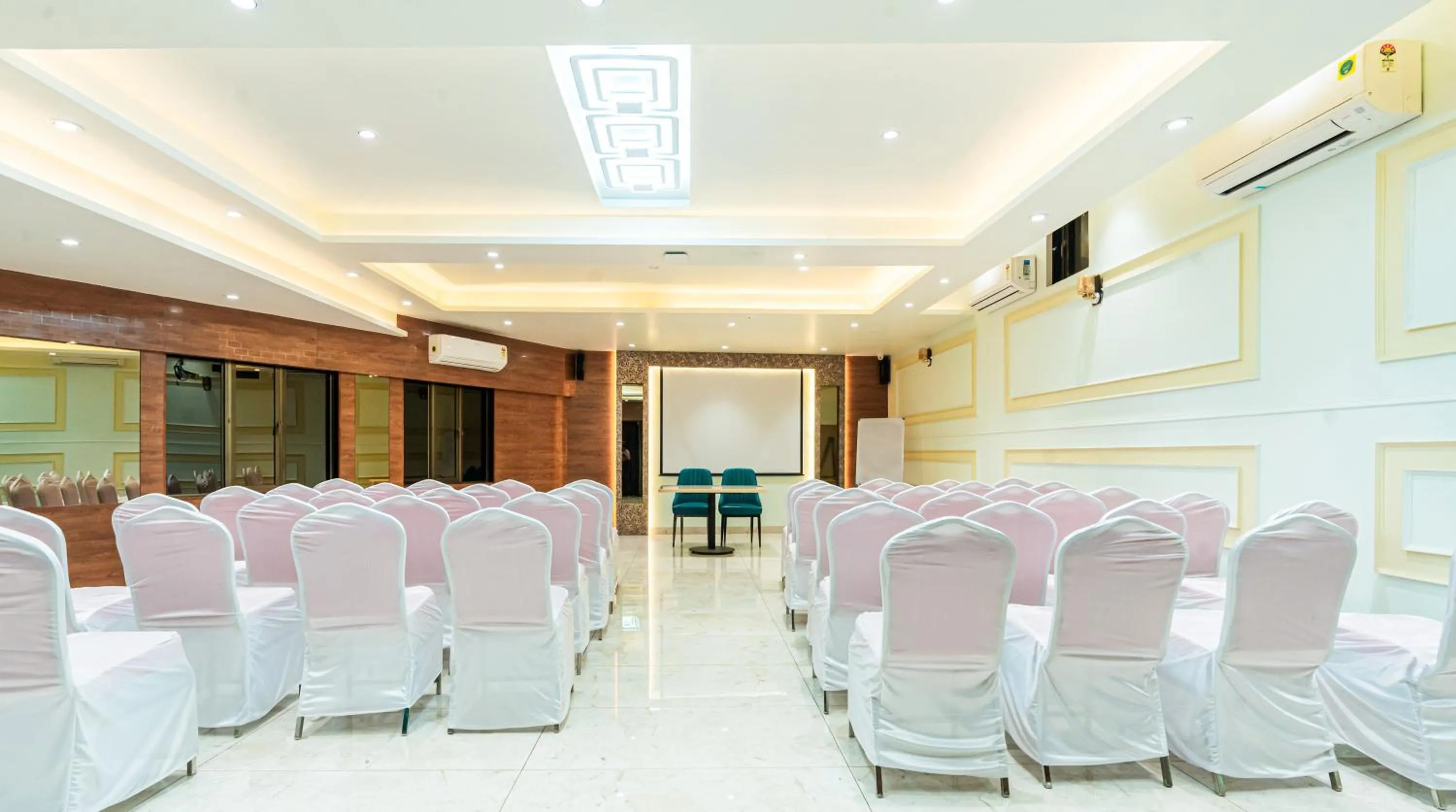 Banquet/Function facilities in Treebo Express Inn