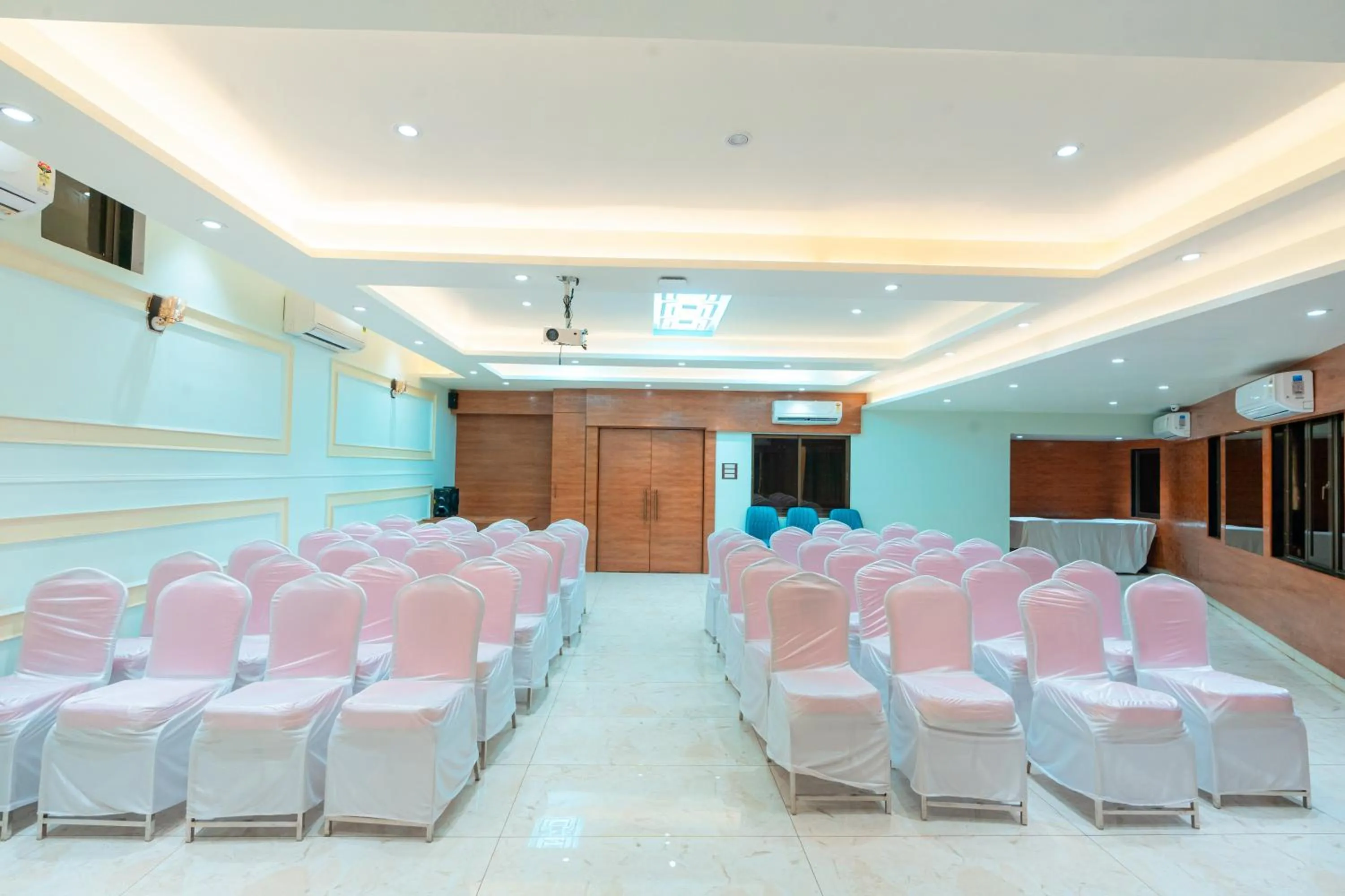 Banquet/Function facilities in Treebo Express Inn