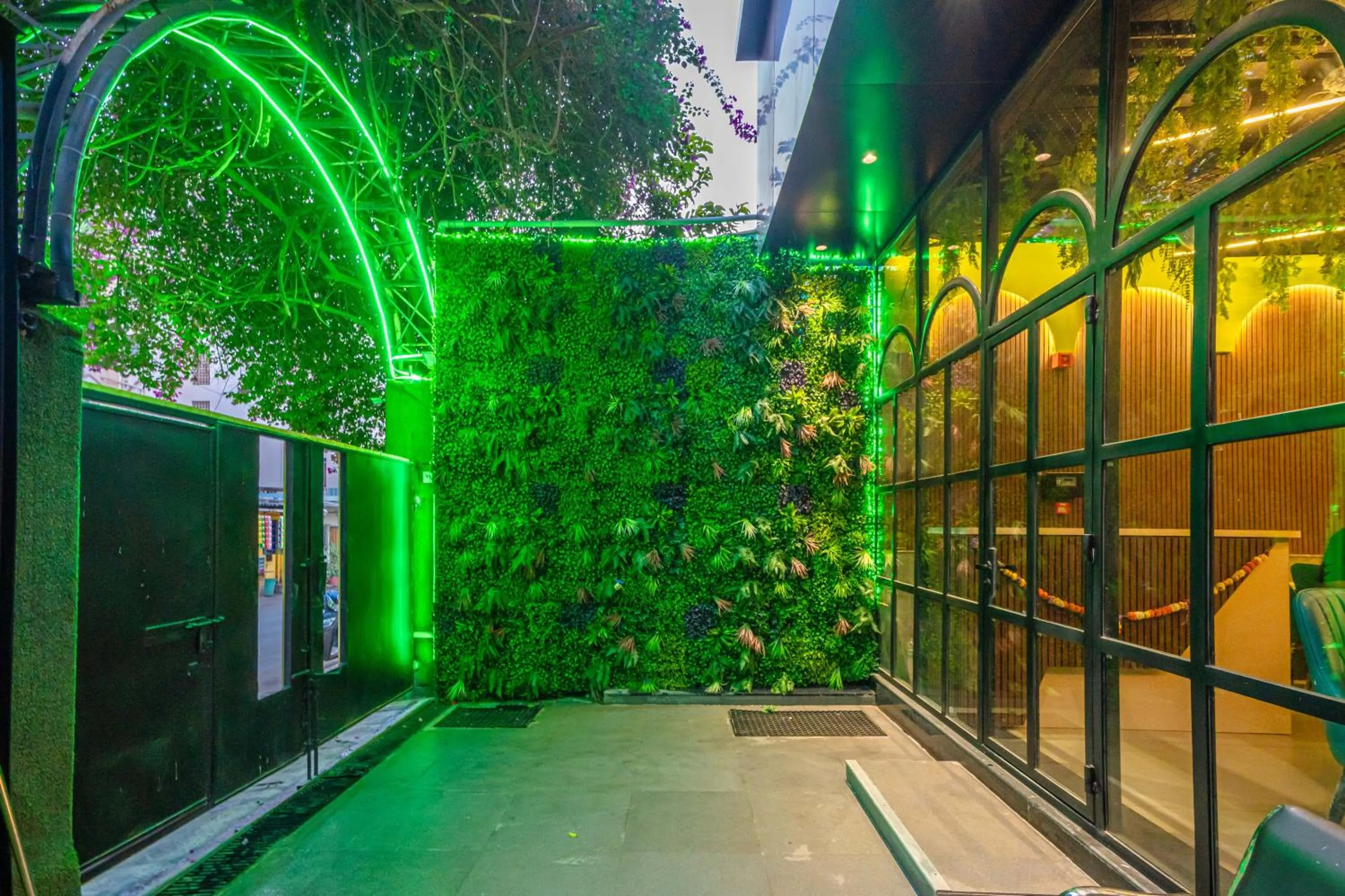 Facade/entrance in Treebo Express Inn