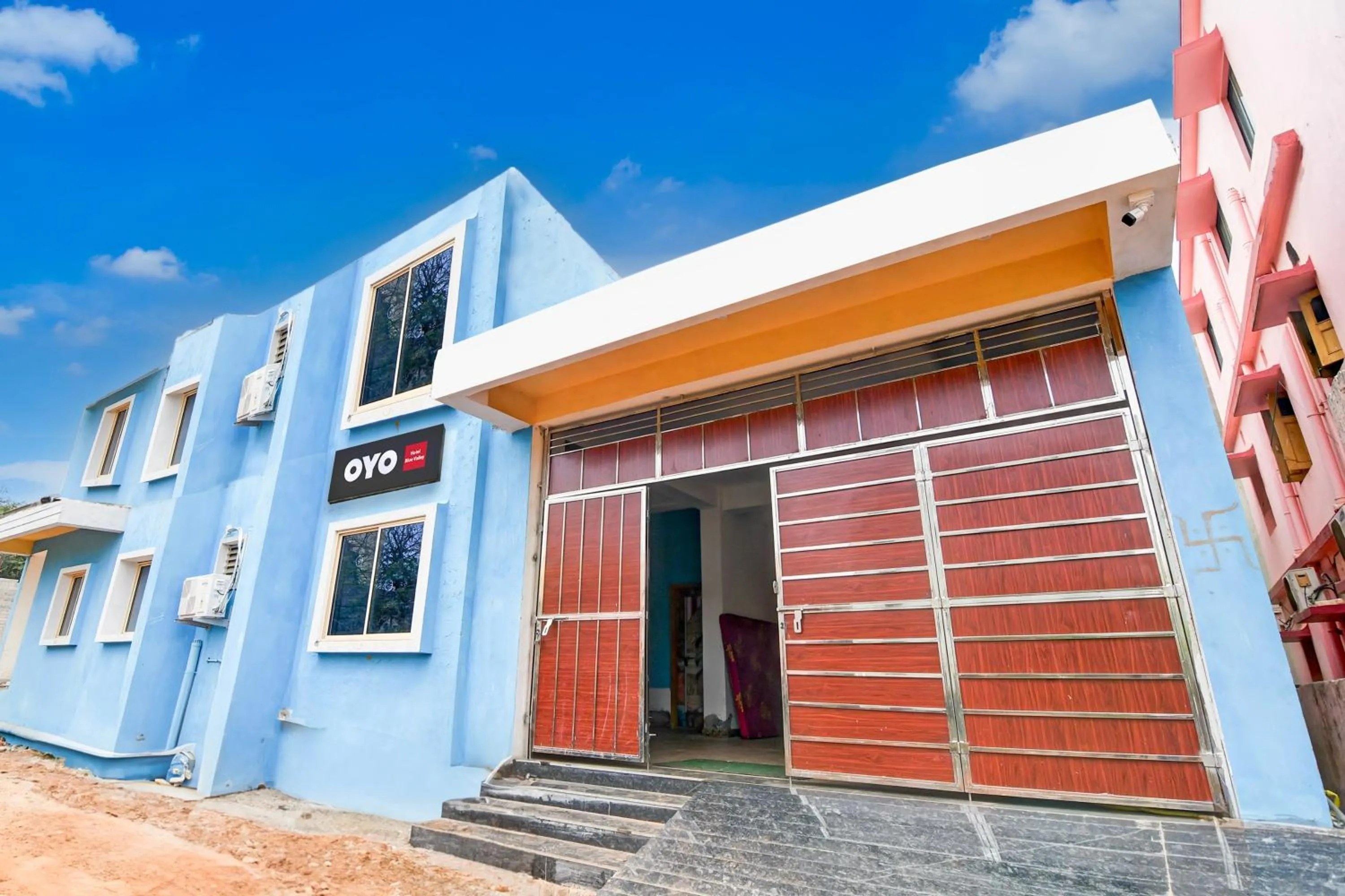 Facade/entrance in Hotel O Blue Valley