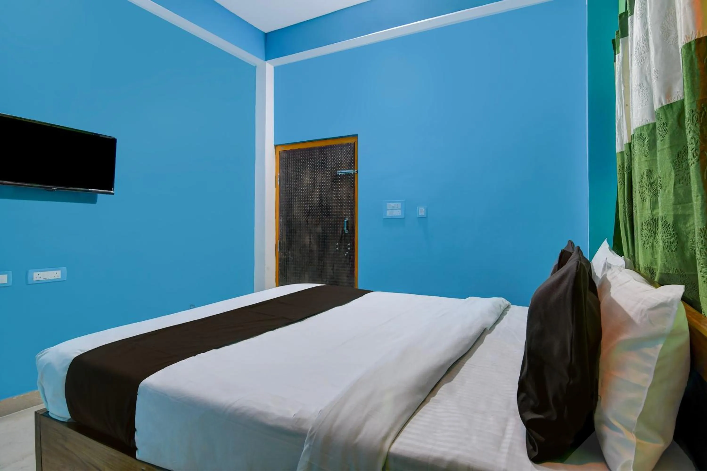 Bedroom, Bed in Hotel O Blue Valley