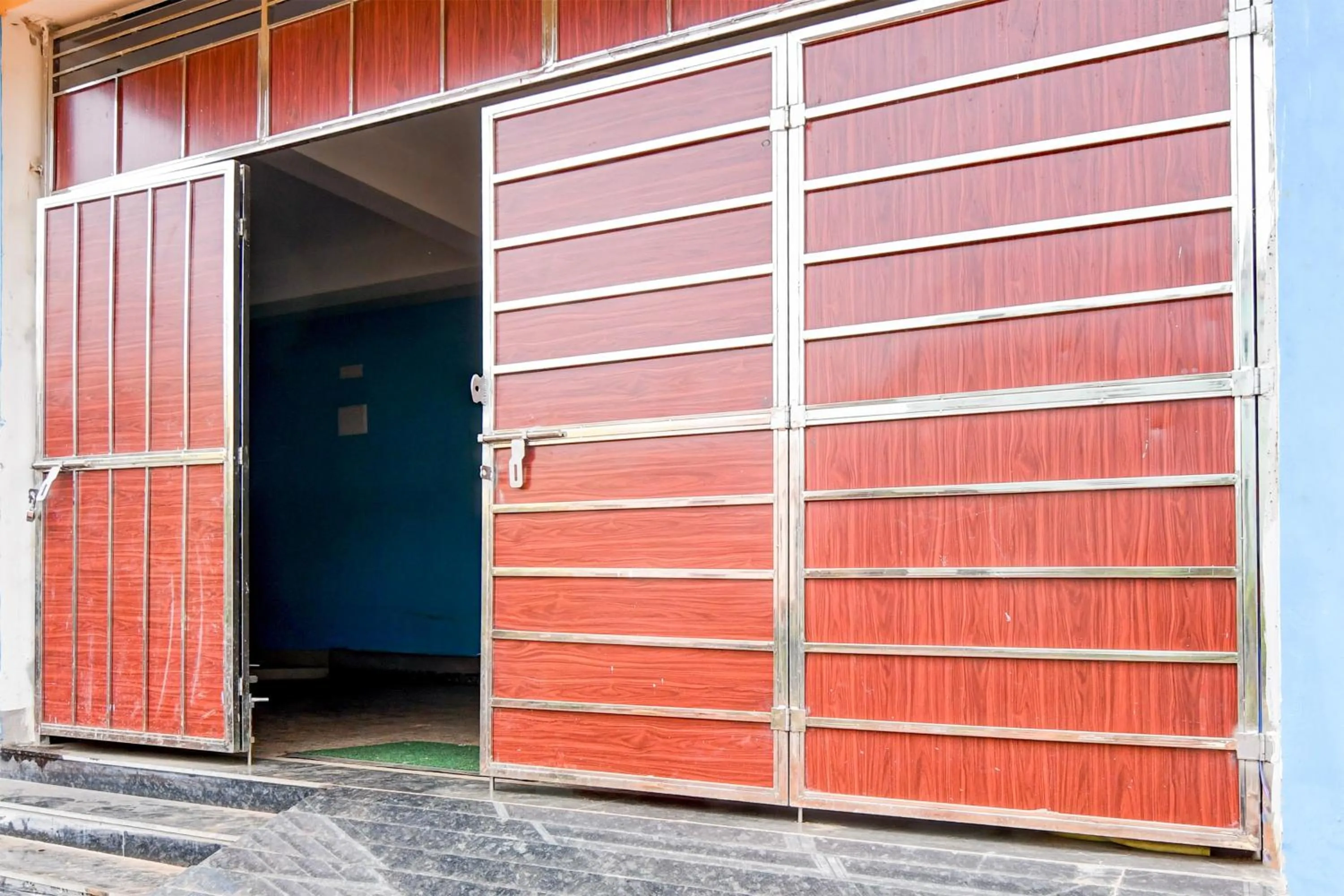 Facade/entrance in Hotel O Blue Valley