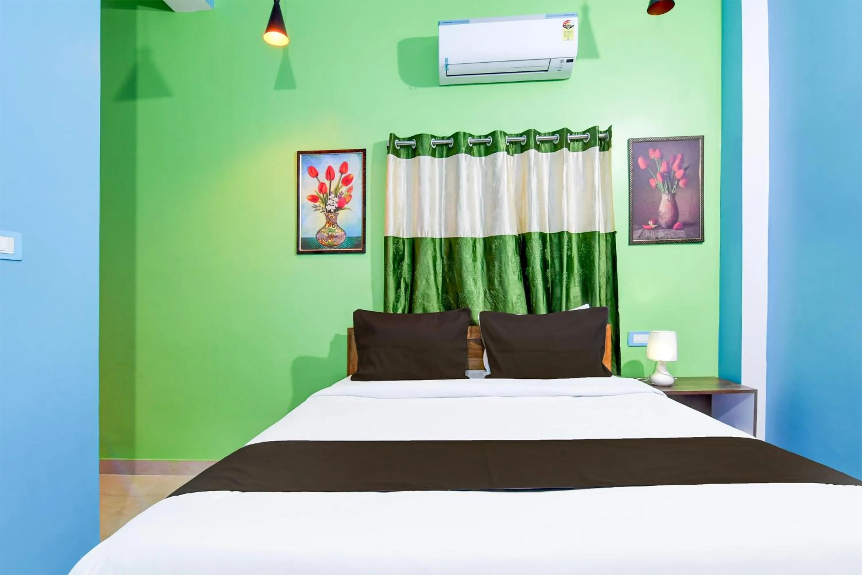 Bedroom, Bed in Hotel O Blue Valley