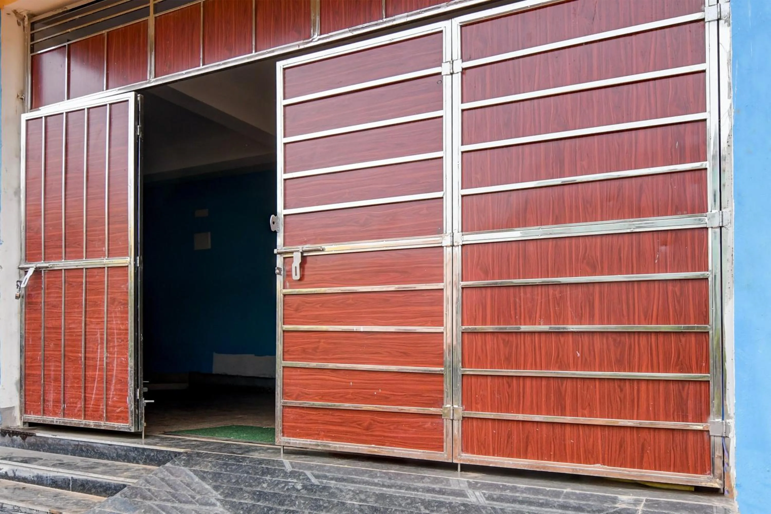 Facade/entrance in Hotel O Blue Valley