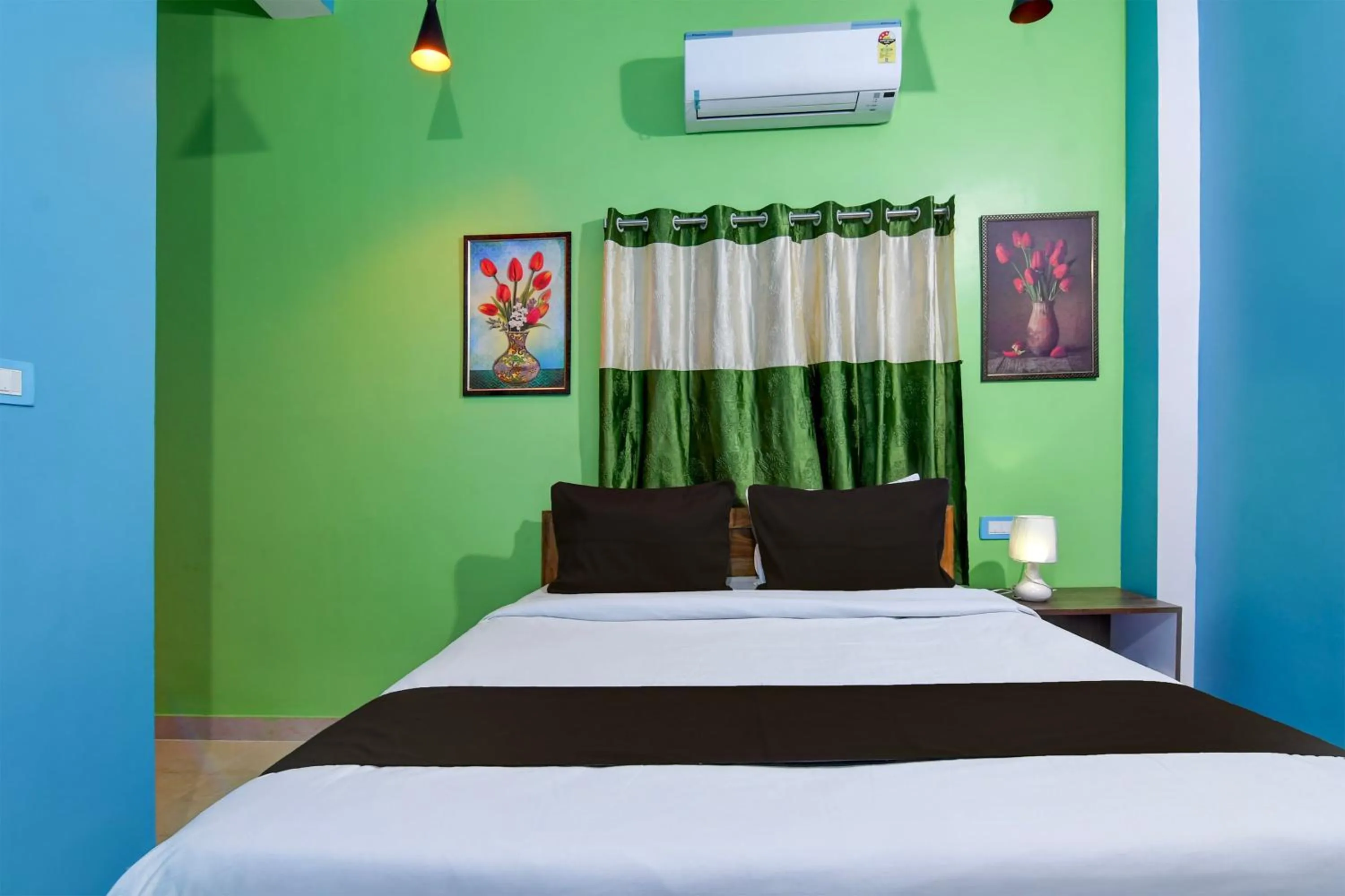 Bedroom, Bed in Hotel O Blue Valley