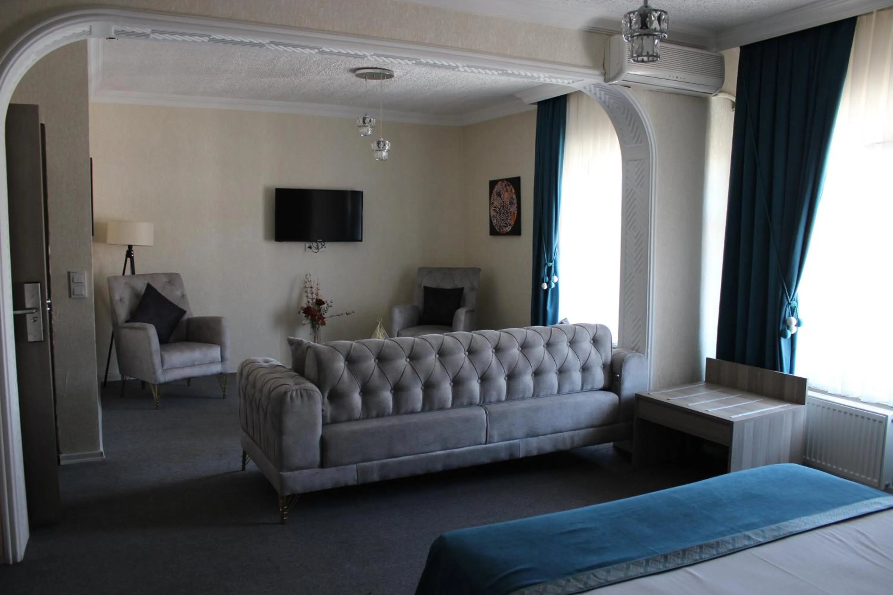 TV and multimedia in ANGRAND HOTEL