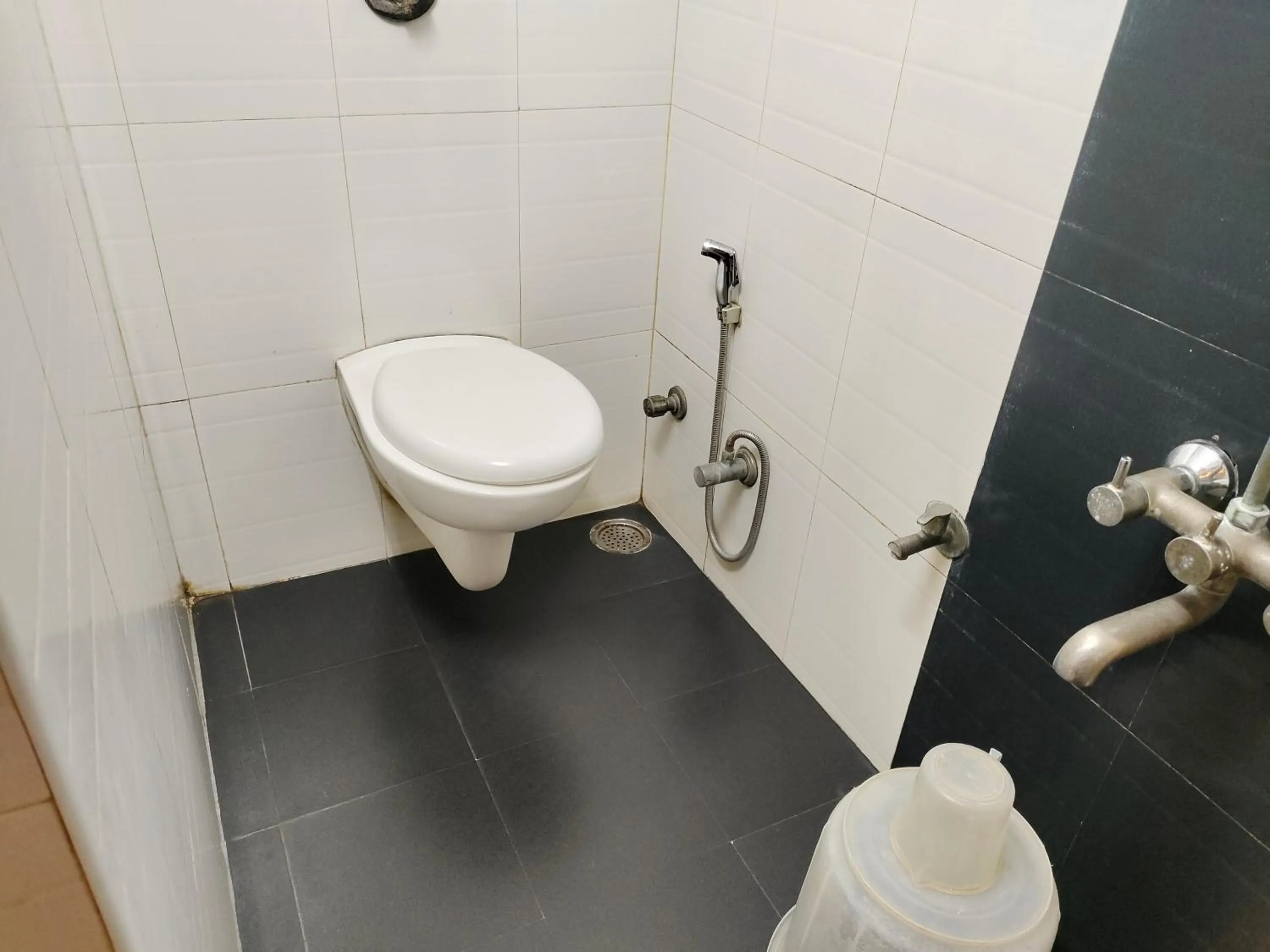 Bathroom in Santhi Bhavan, Chennai Central