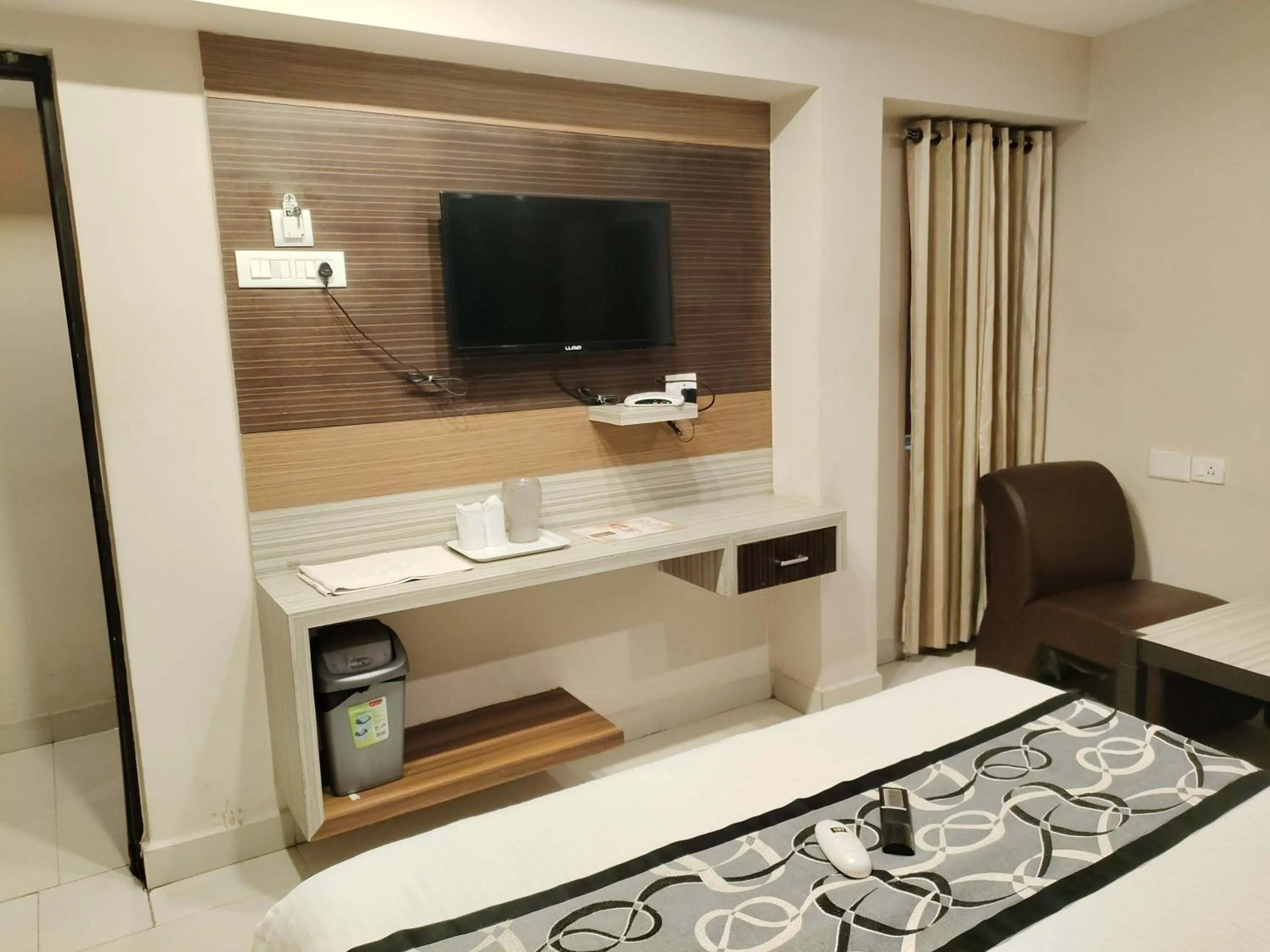 Seating area, Bed in Santhi Bhavan, Chennai Central