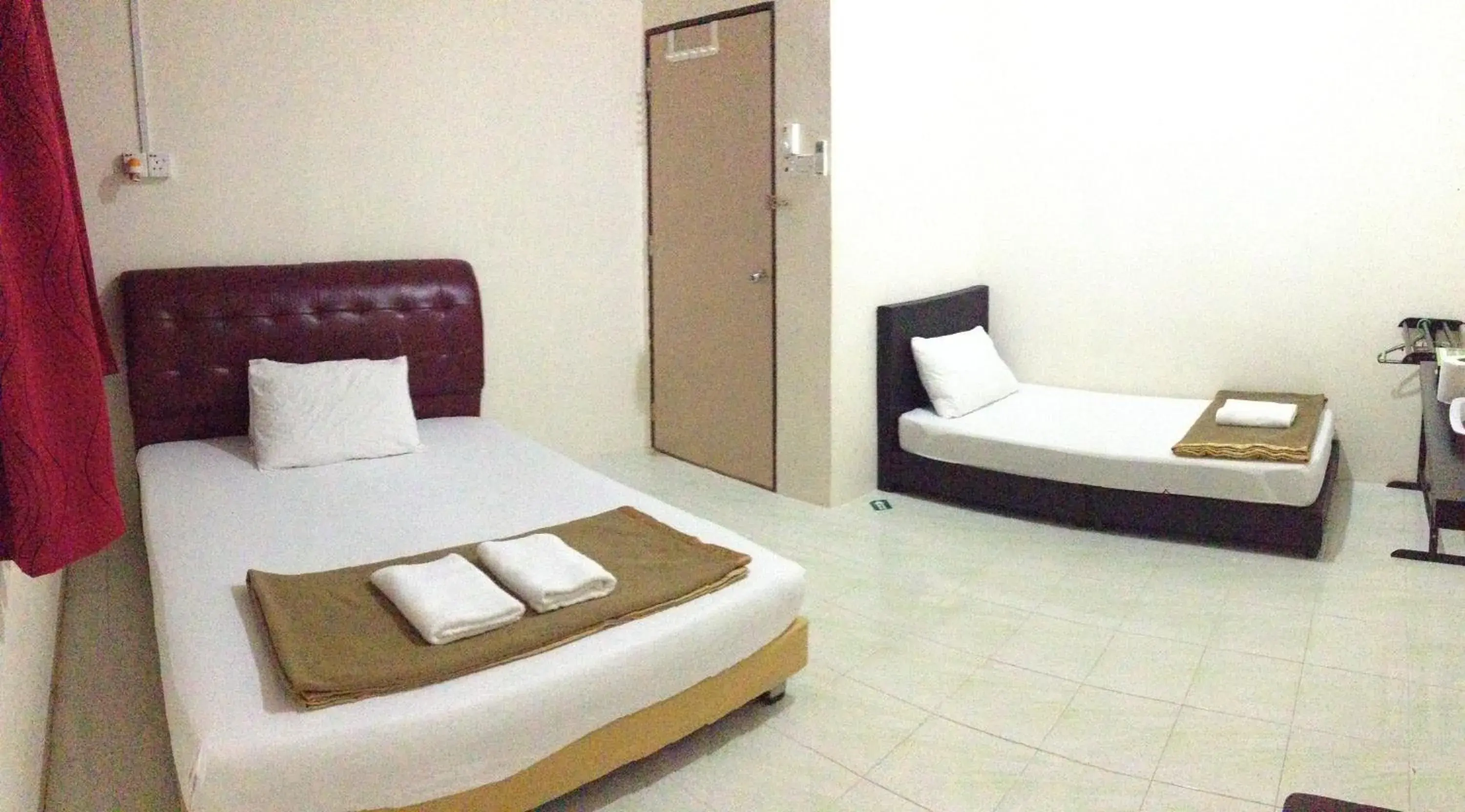 Economy Triple Room in Semarak Beach Inn Economy Triple Room in Semarak Beach Inn