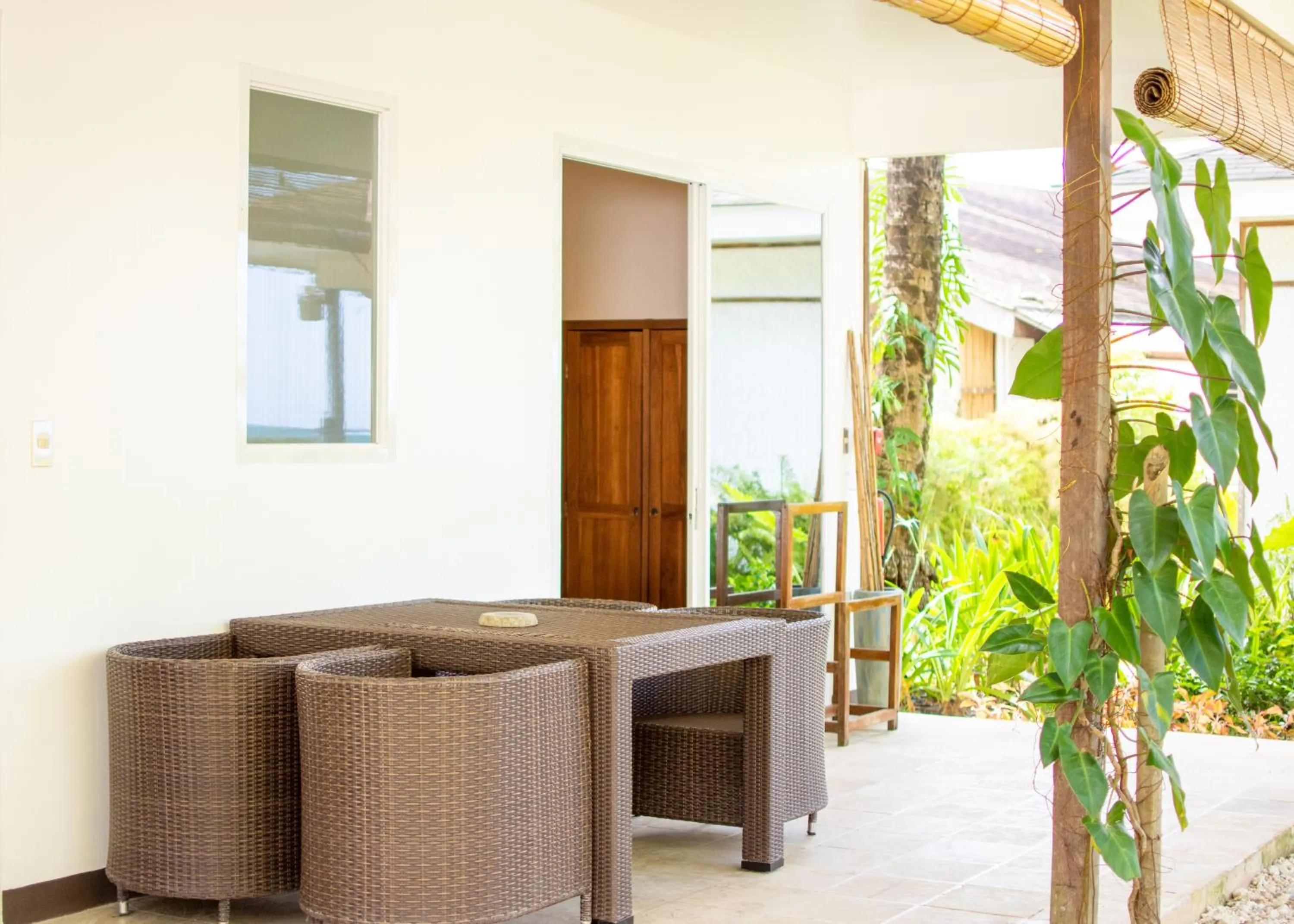 Shower in Cadlao Resort and Restaurant