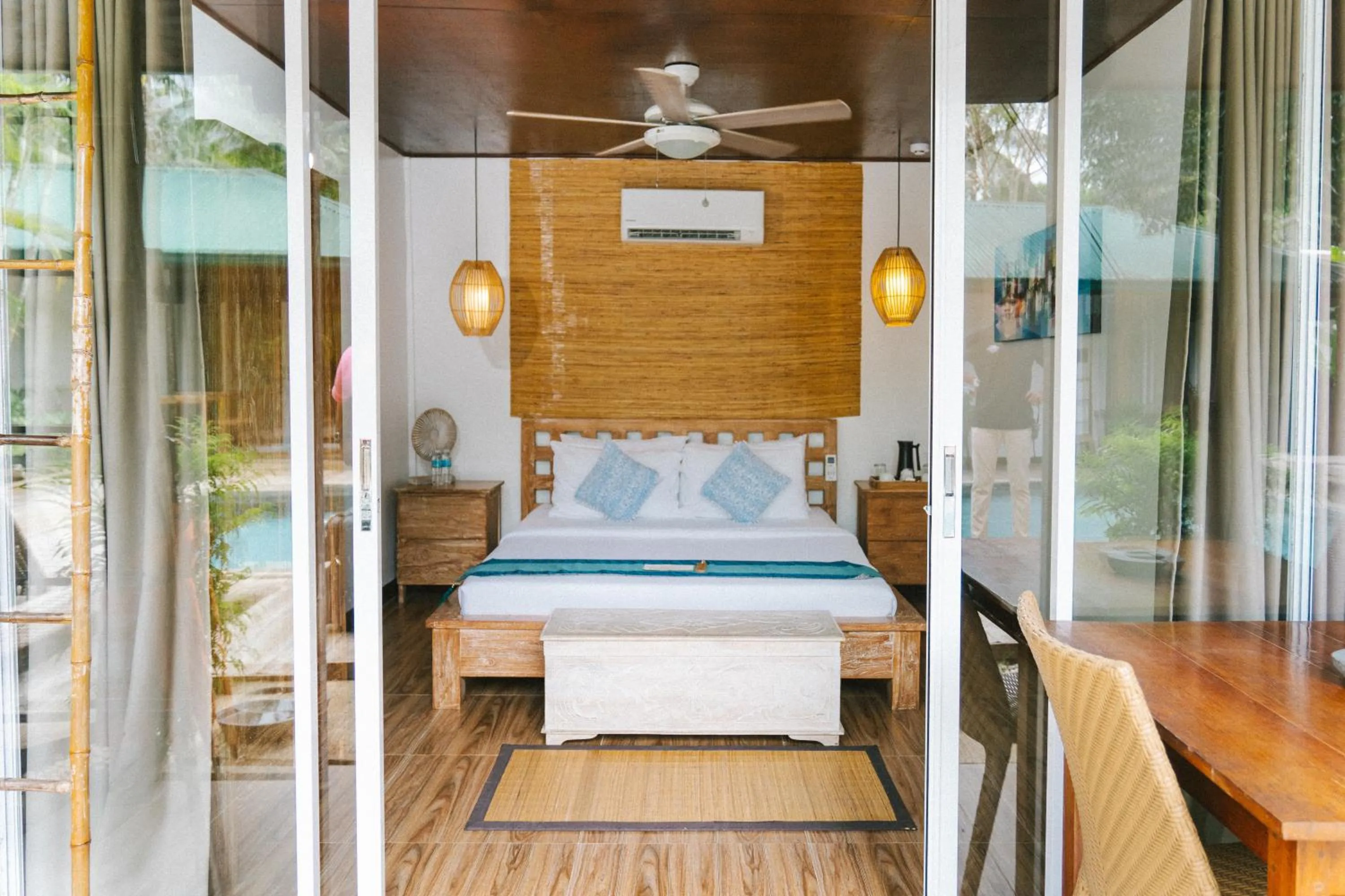 Bed in Cadlao Resort and Restaurant