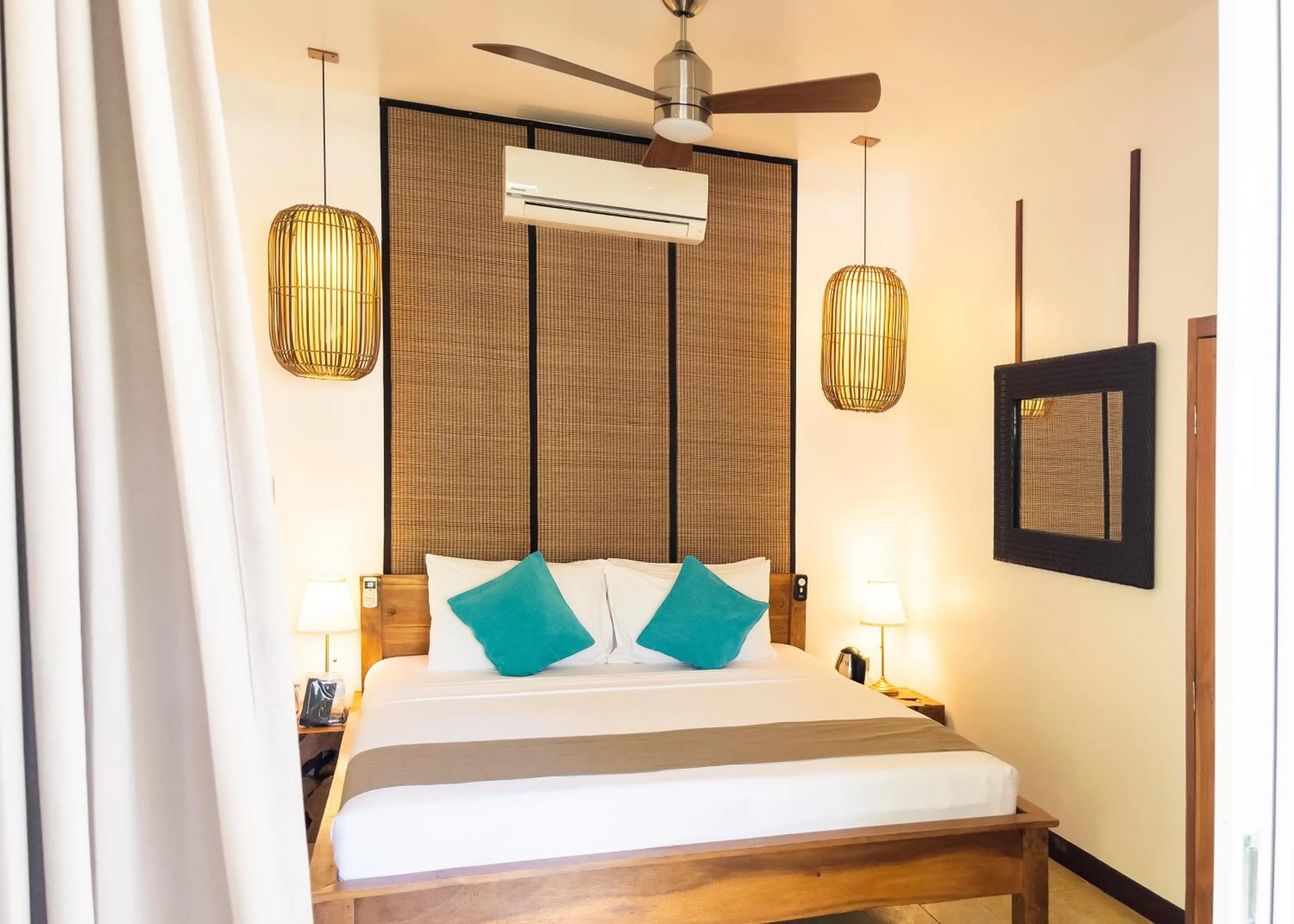 Bed in Cadlao Resort and Restaurant