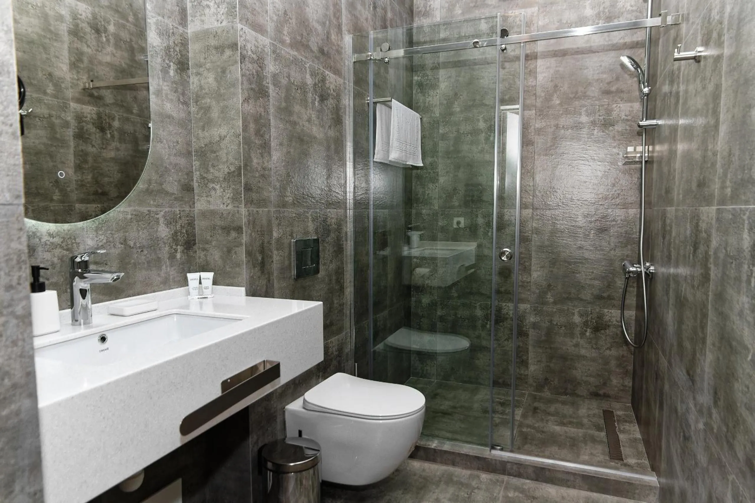 Shower in Aston Hotel