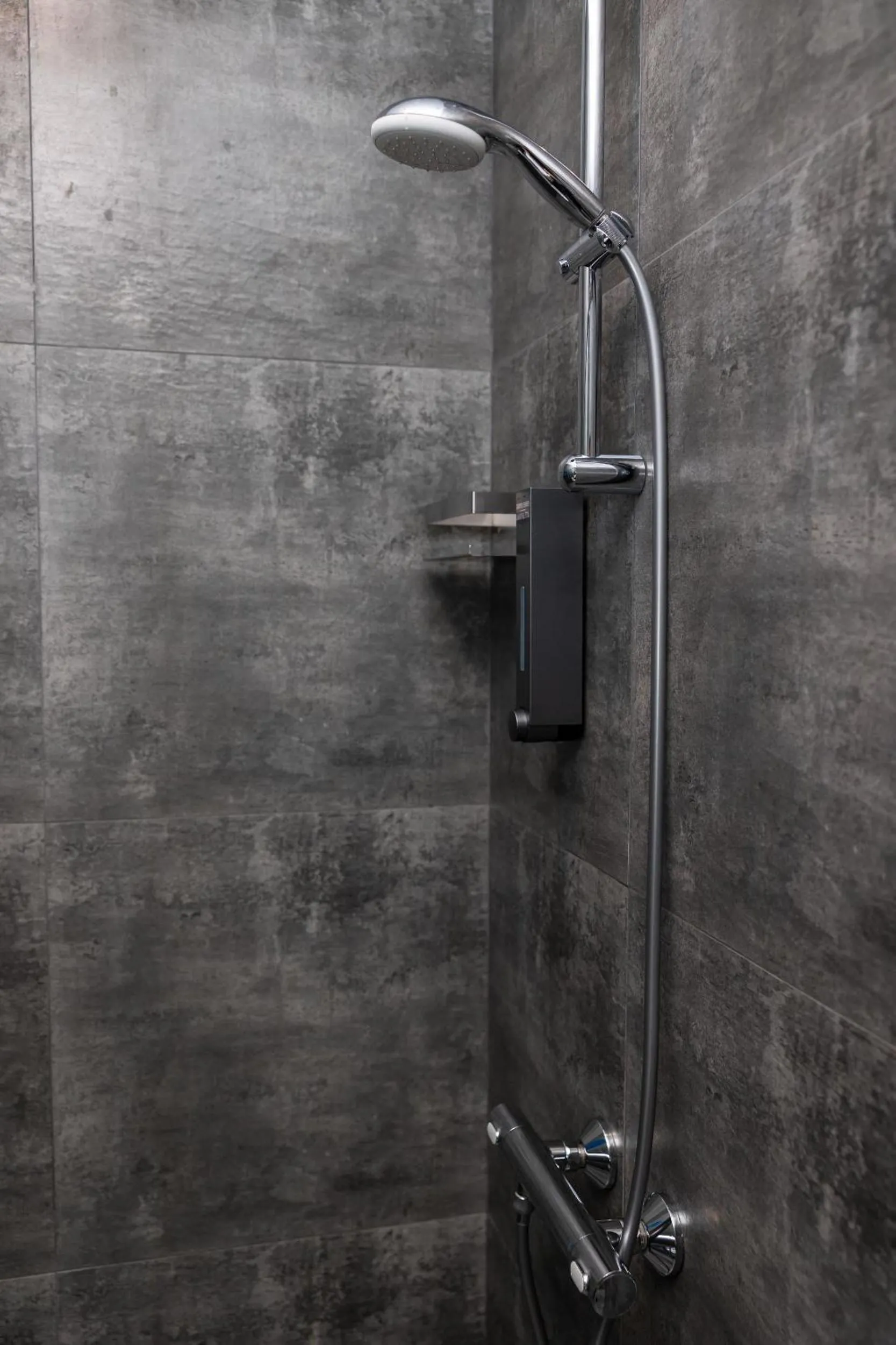 Shower in Aston Hotel