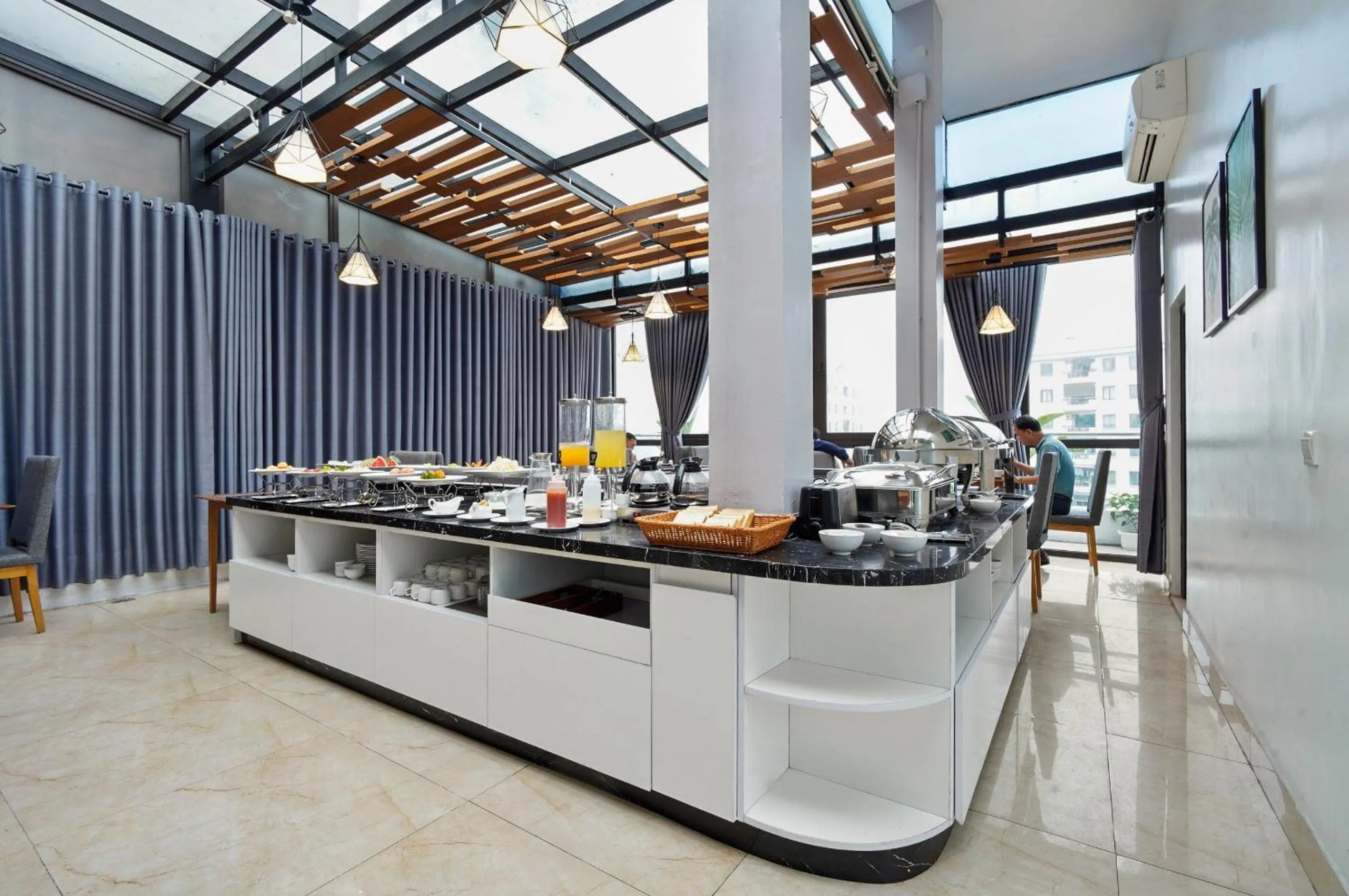 Restaurant/places to eat in Classic Hotel Hanoi