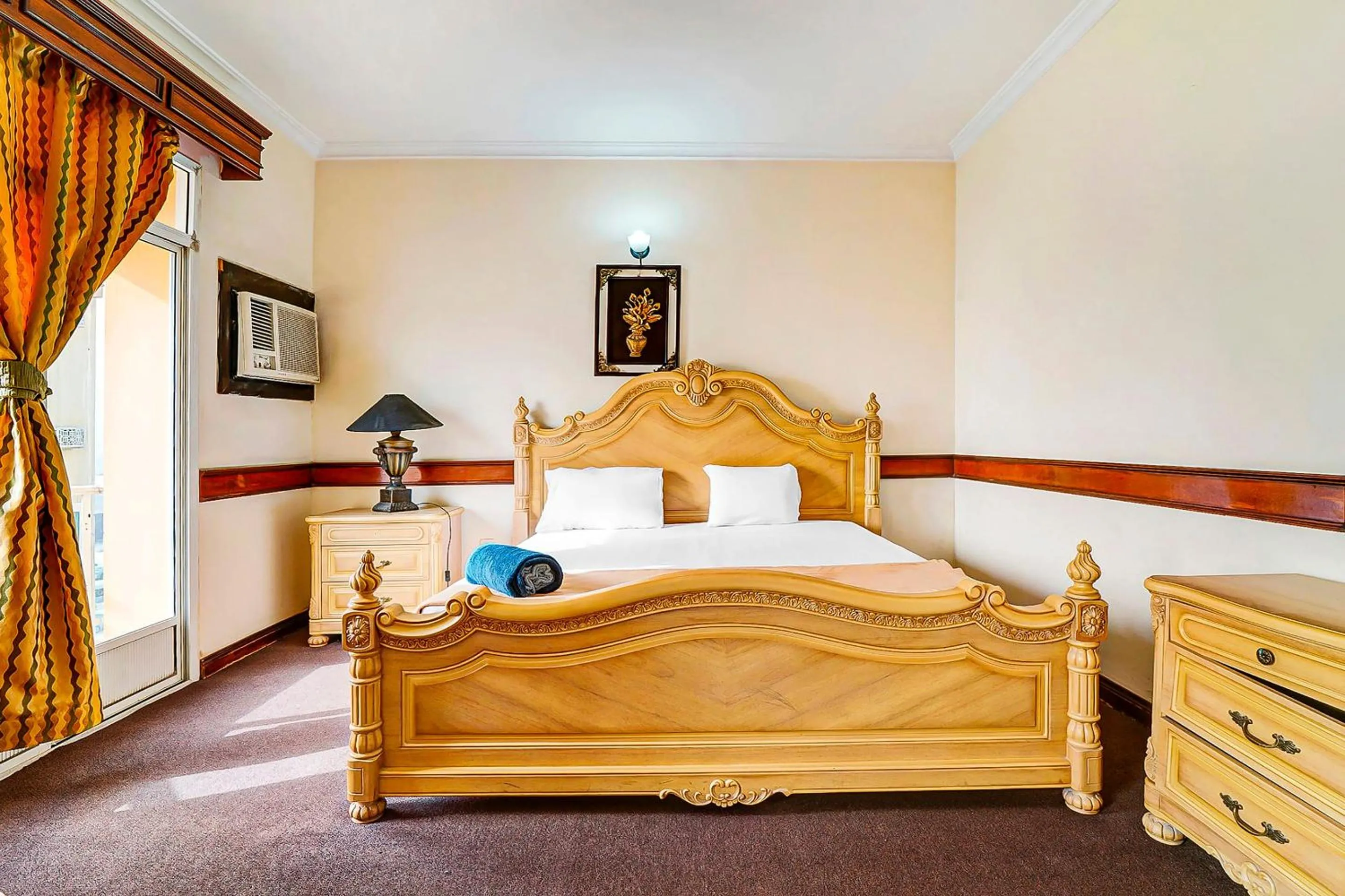 Bedroom, Bed in OYO 120 Concord International Hotel