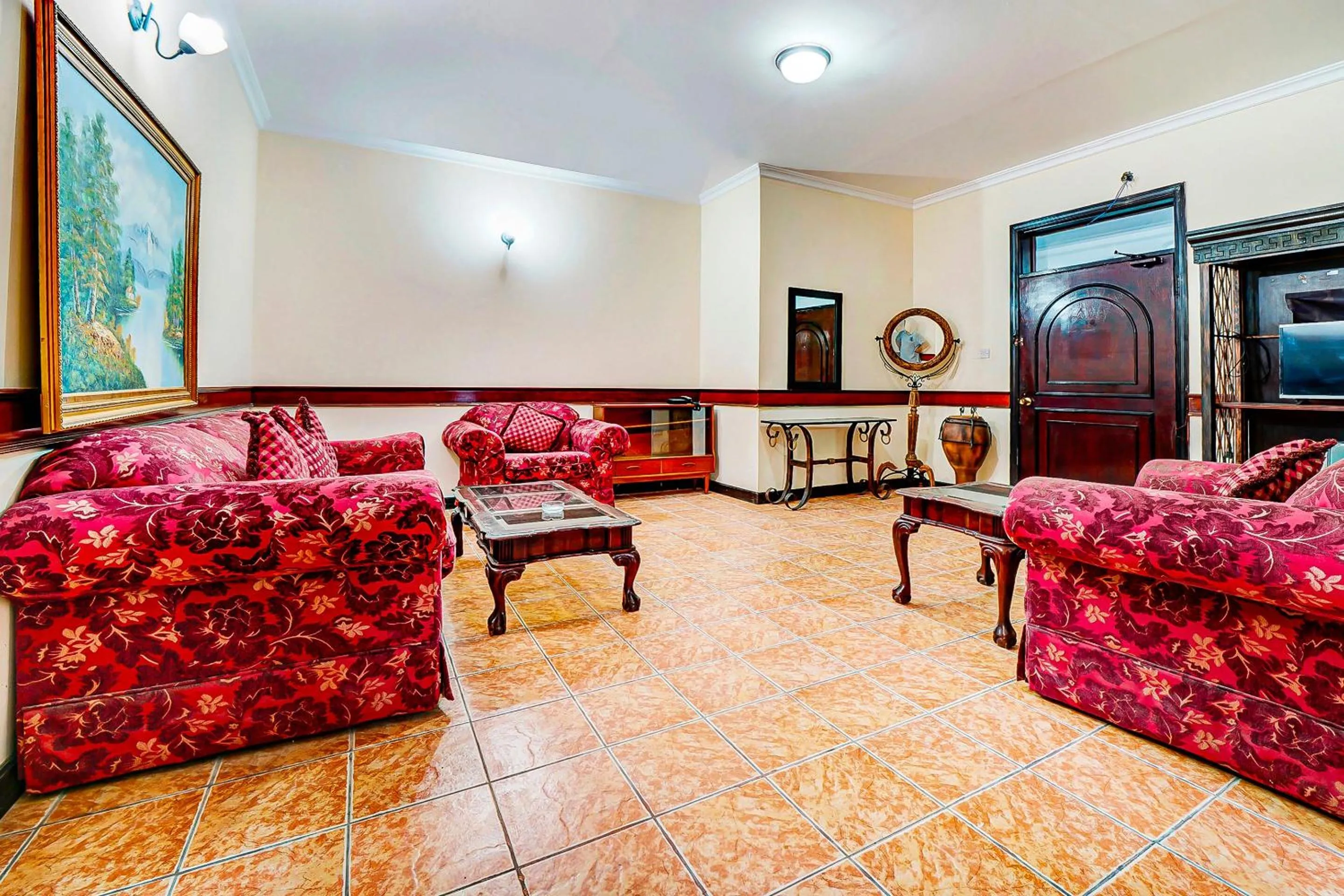 Bedroom in OYO 120 Concord International Hotel