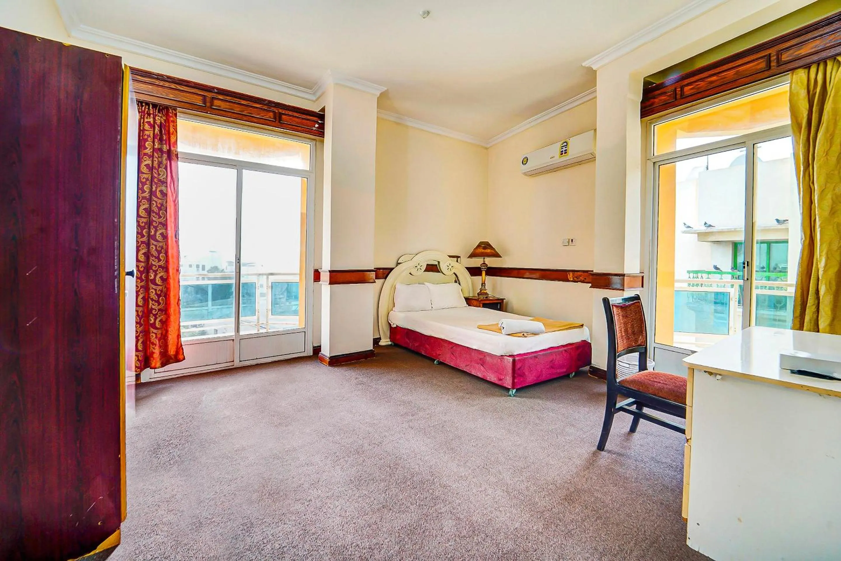 Bedroom, Bed in OYO 120 Concord International Hotel