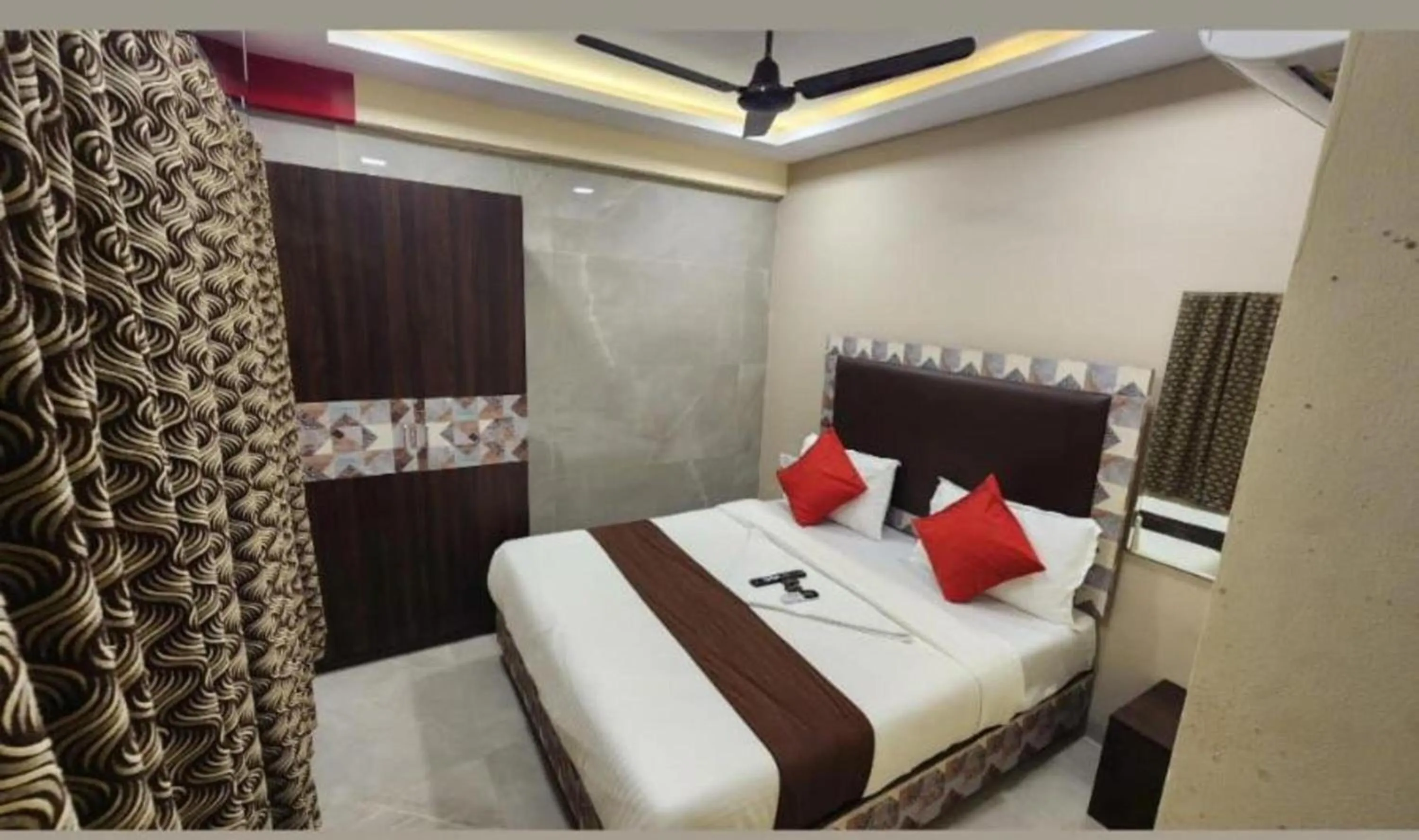 Bed in Hotel Vaithi Residency - Andheri West
