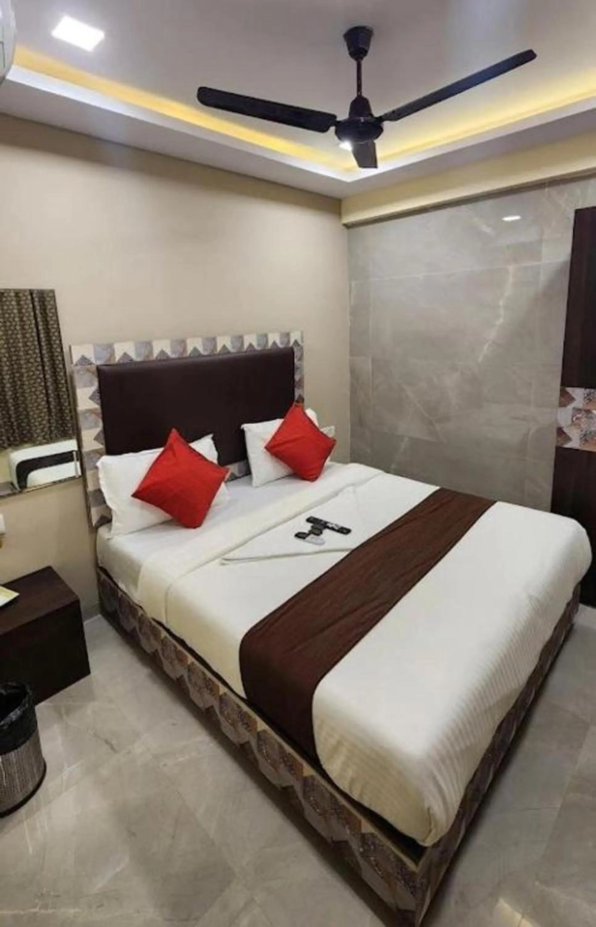 Bed in Hotel Vaithi Residency - Andheri West