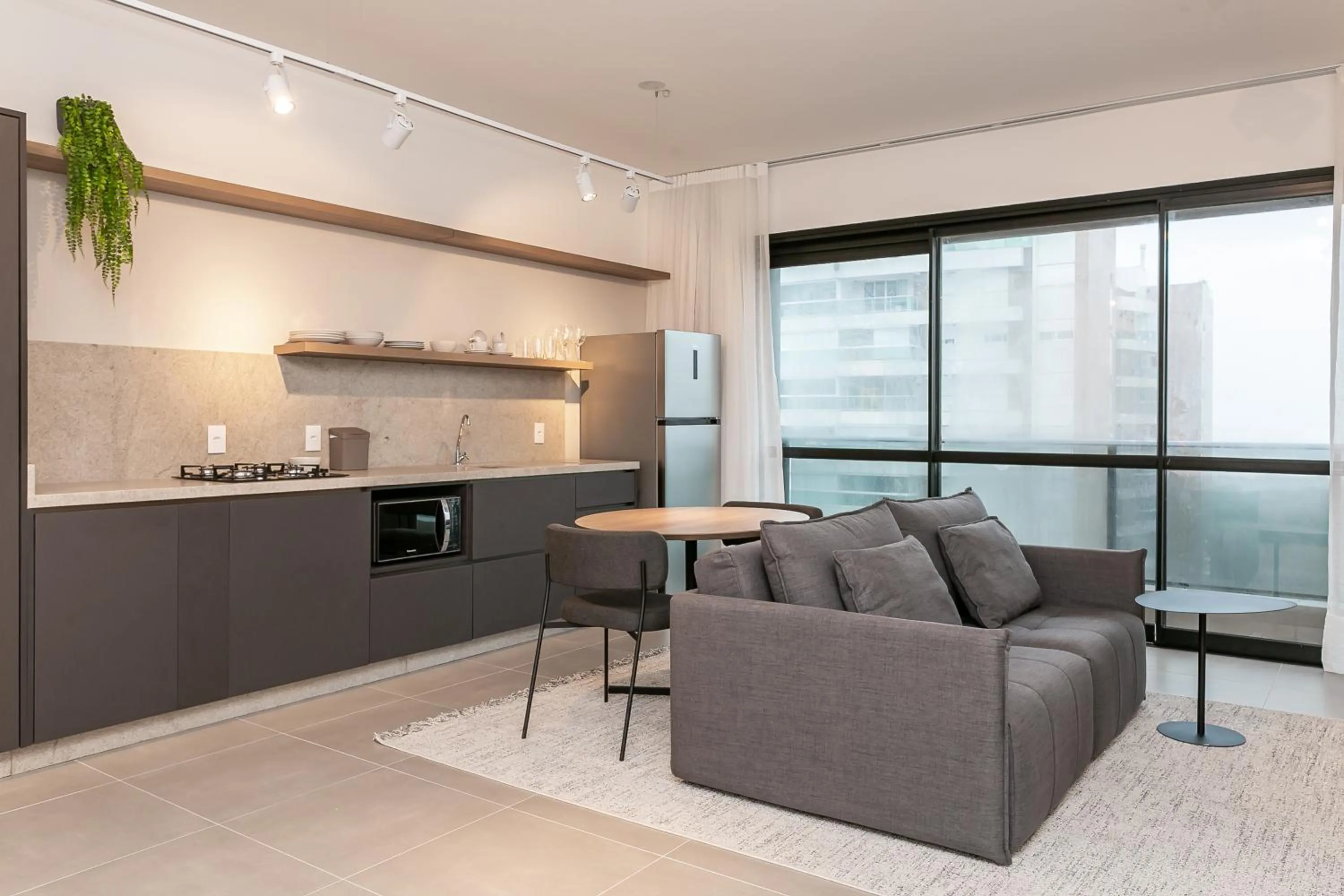 Living room in Studios Tower by Viva - Prédio com piscina e estacionamento no centro de Floripa