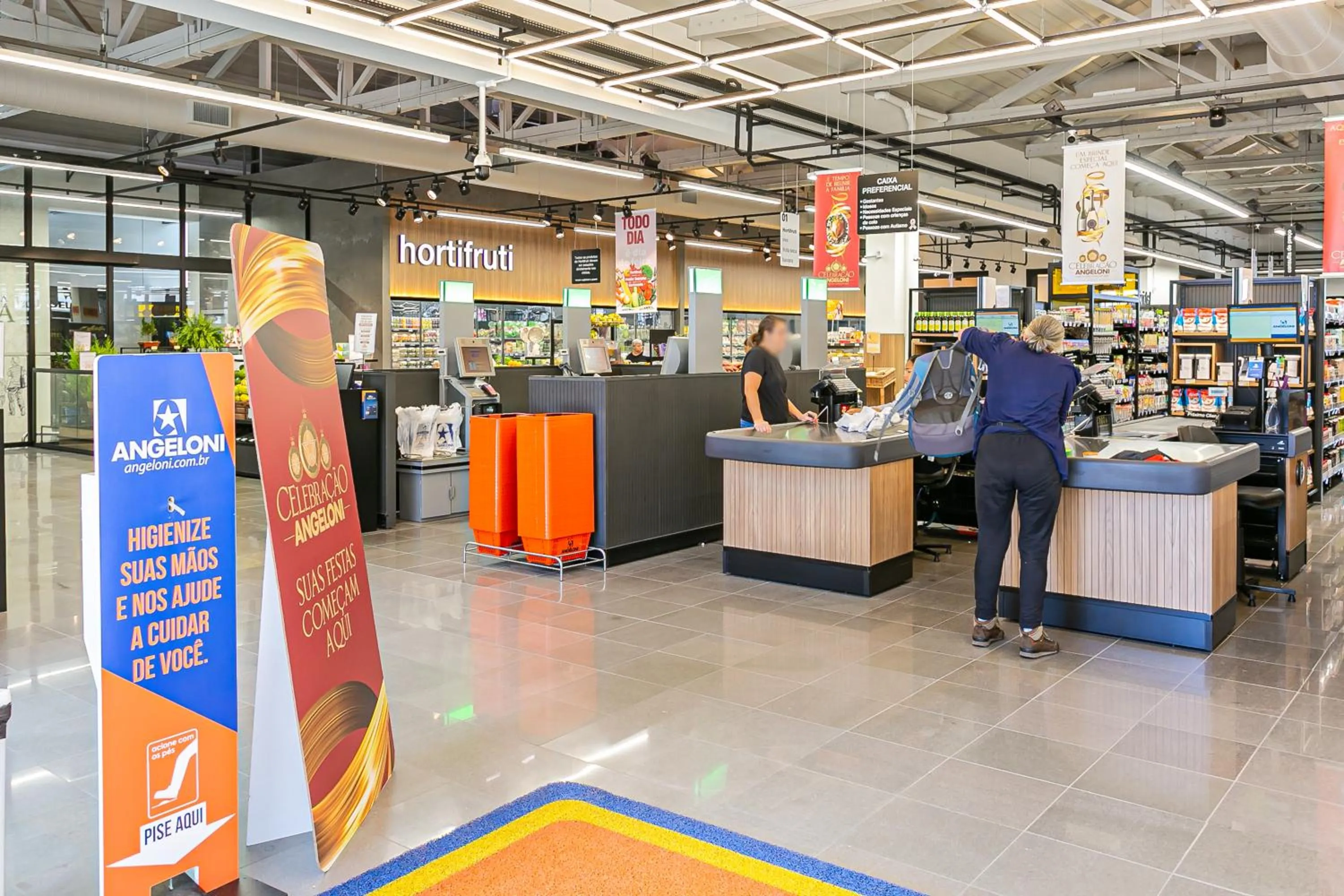 Supermarket/grocery shop in Studios Tower by Viva - Prédio com piscina e estacionamento no centro de Floripa