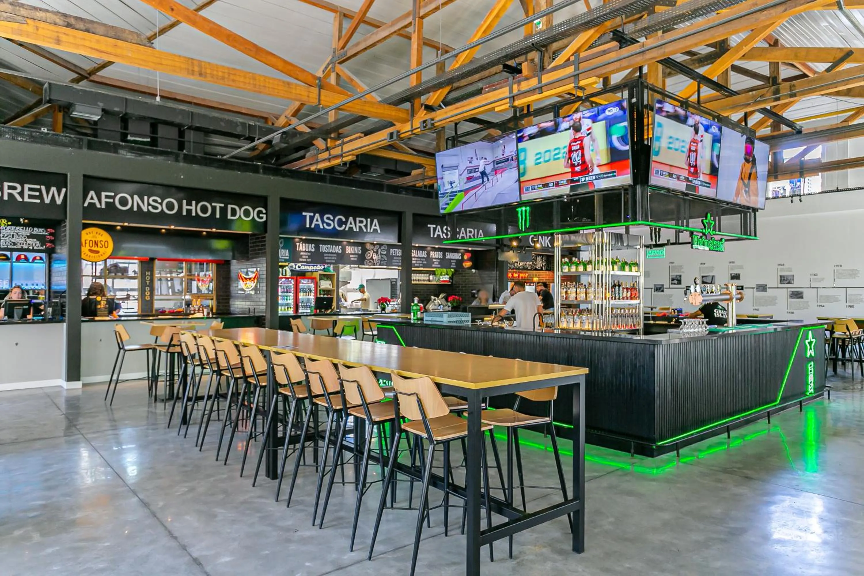 Lounge or bar in Studios Tower by Viva - Prédio com piscina e estacionamento no centro de Floripa