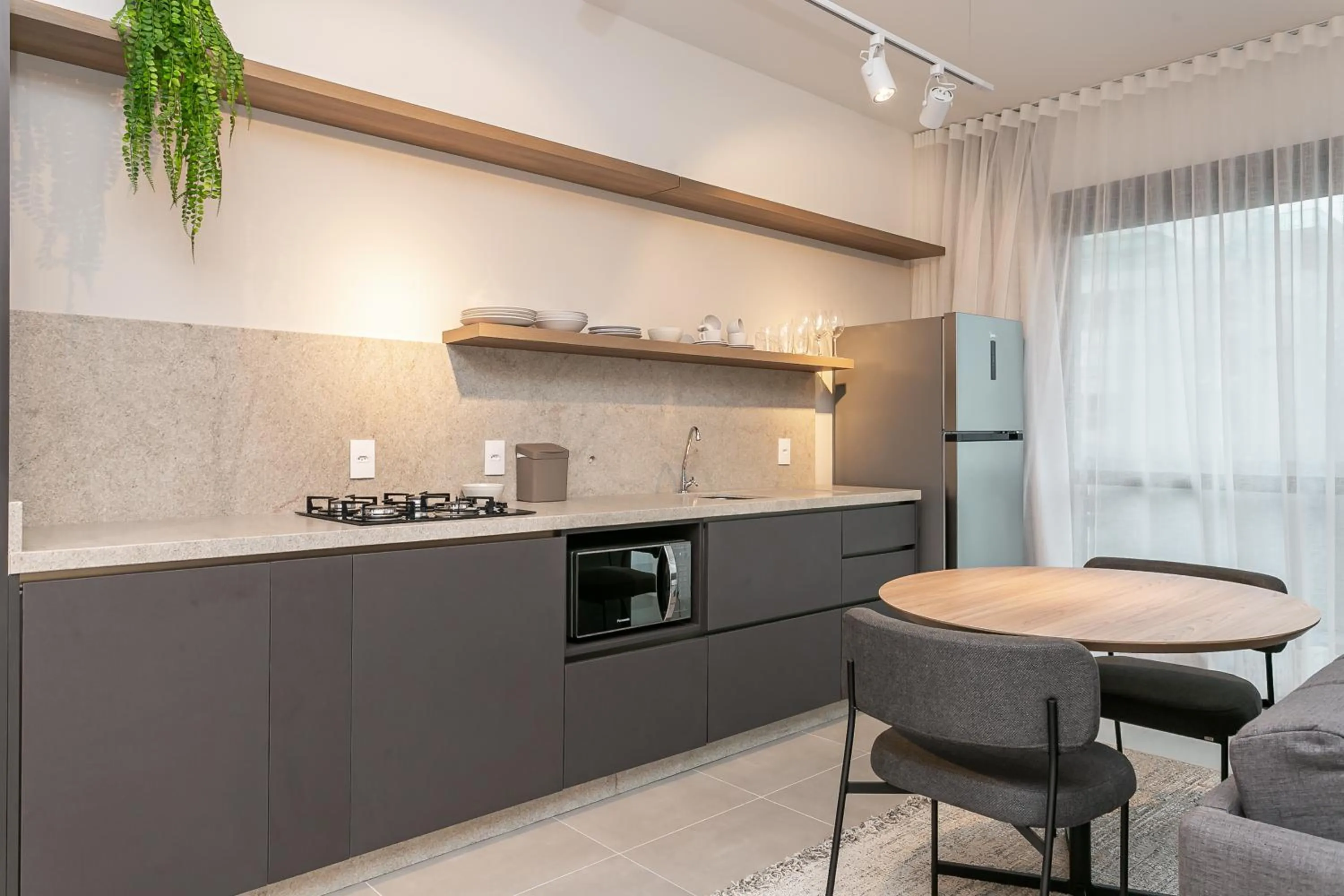 Kitchen or kitchenette in Studios Tower by Viva - Prédio com piscina e estacionamento no centro de Floripa