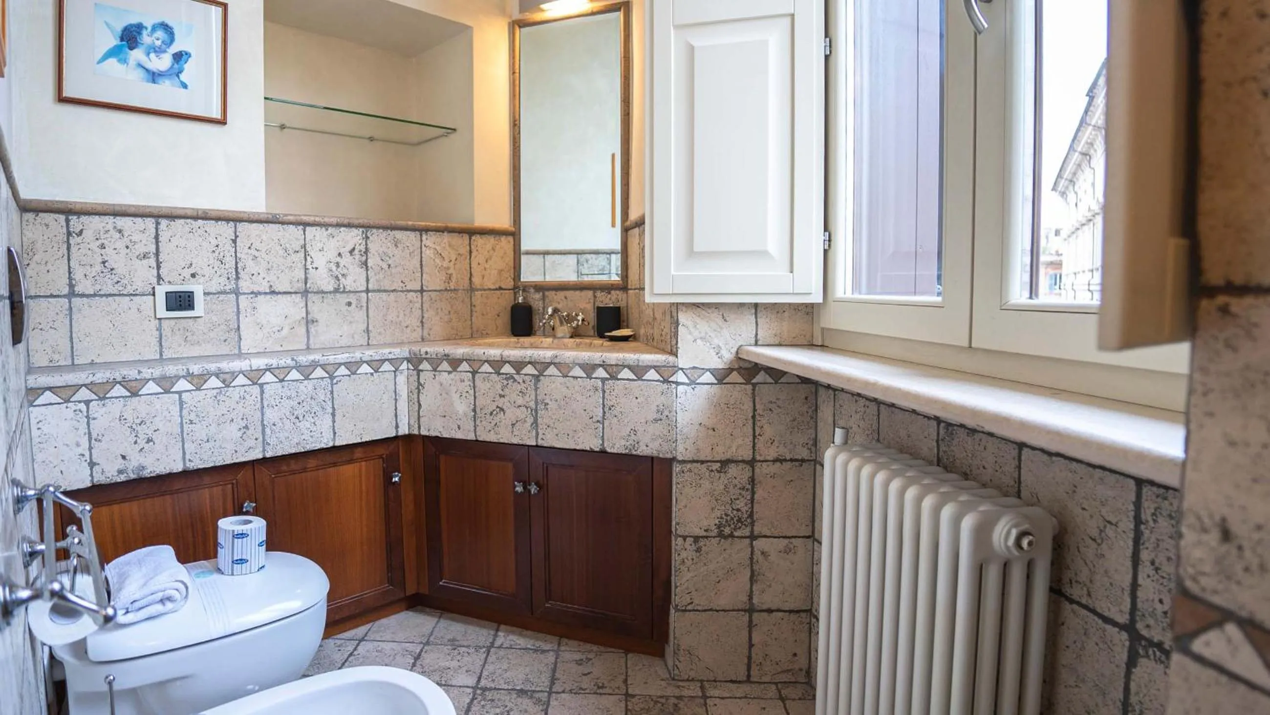 Bathroom in EasyTopStay - Piazza Venezia City View Charming Apt
