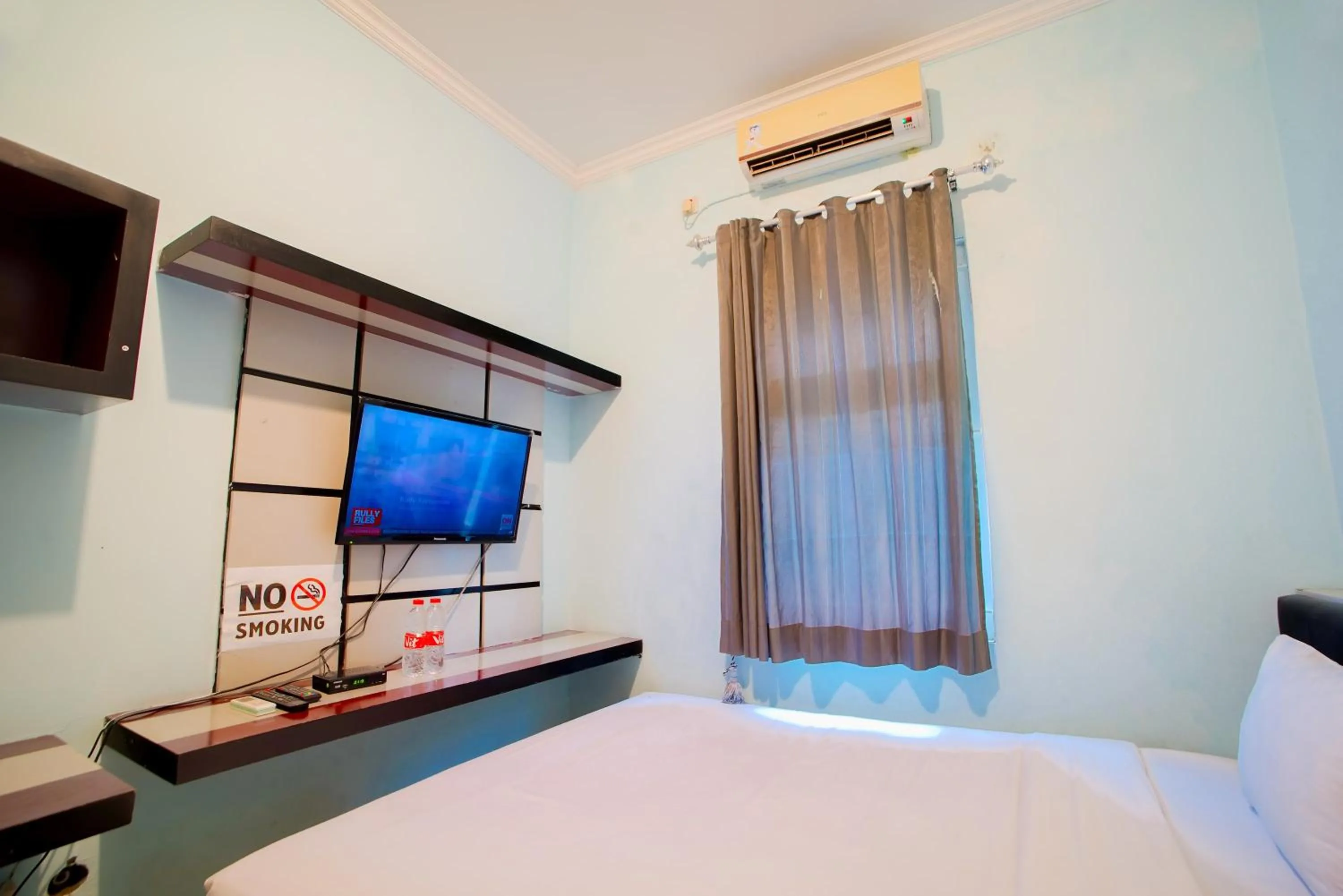 Bed in Zaira Residence By Occupied