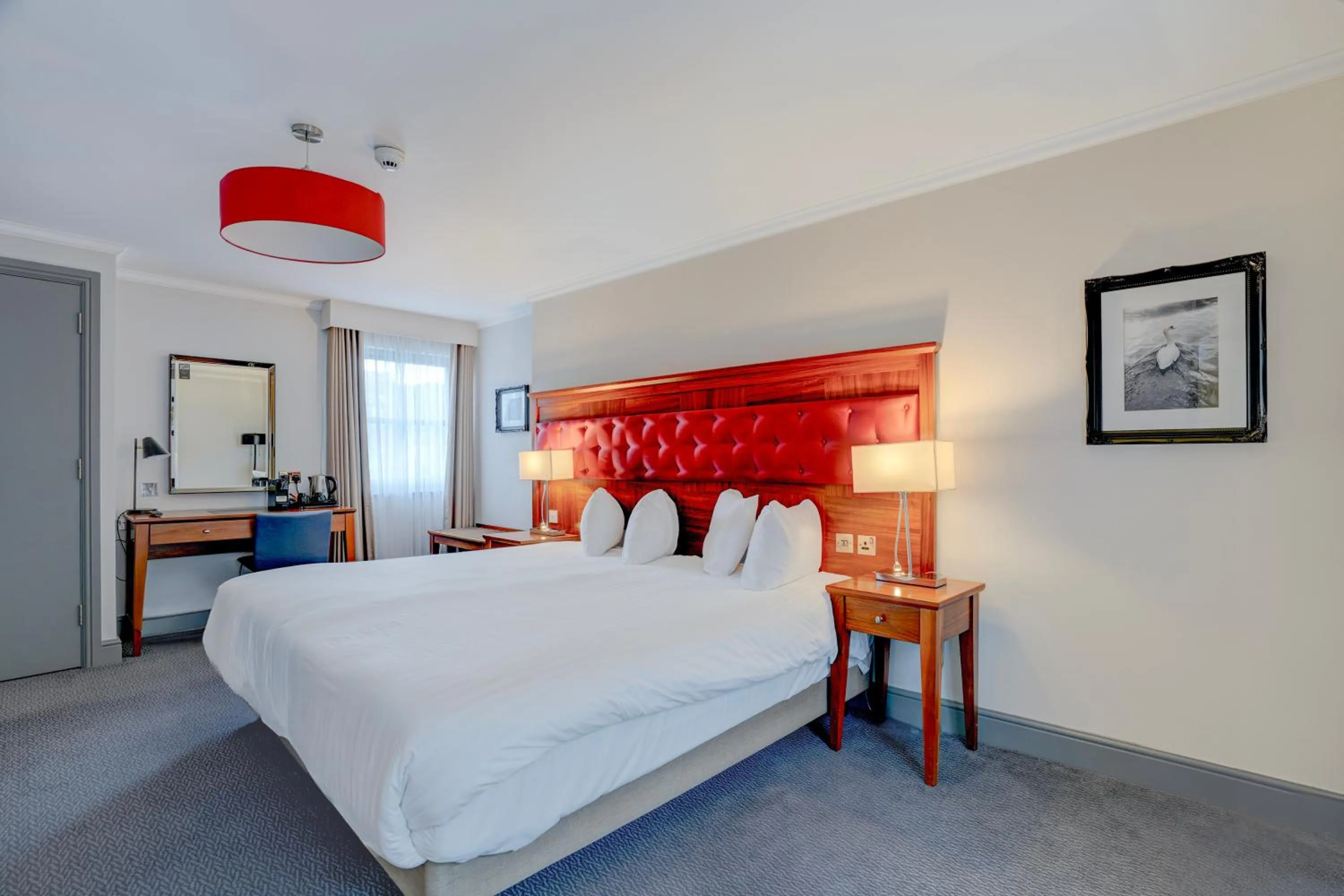 Bedroom, Bed in Sunday London Staines-upon-Thames Heathrow T5