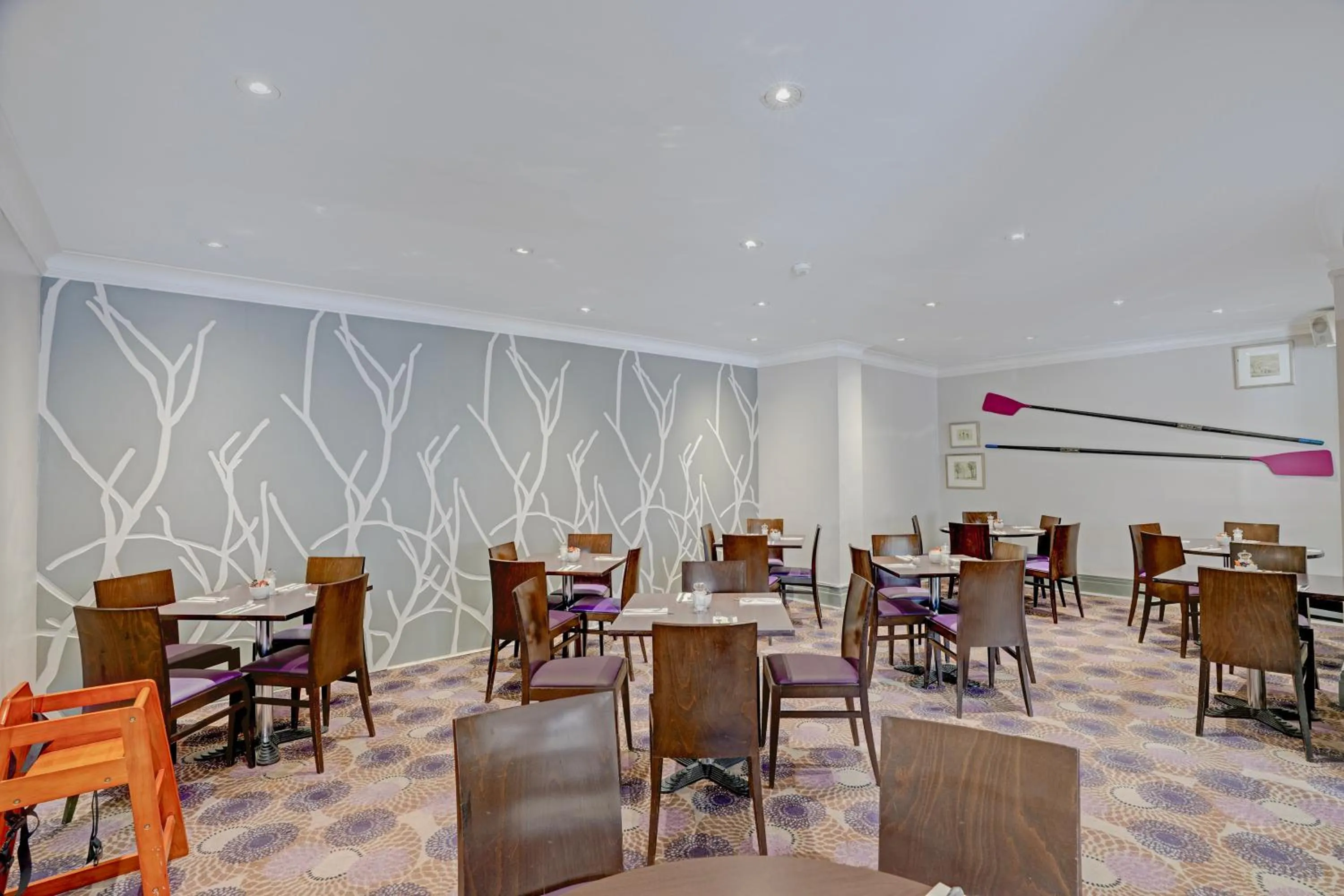 Restaurant/places to eat in Sunday London Staines-upon-Thames Heathrow T5