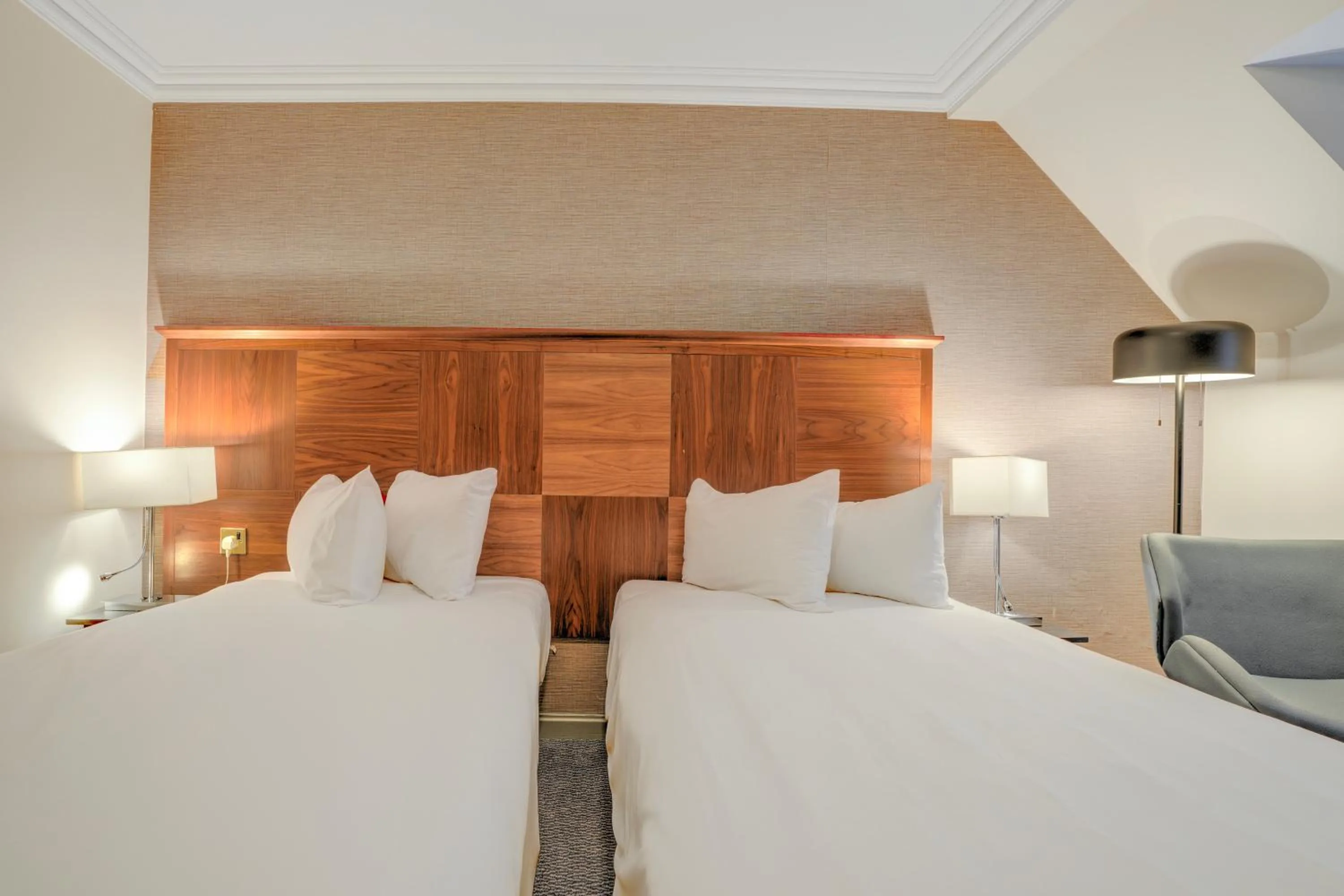 Bedroom, Bed in Sunday London Staines-upon-Thames Heathrow T5