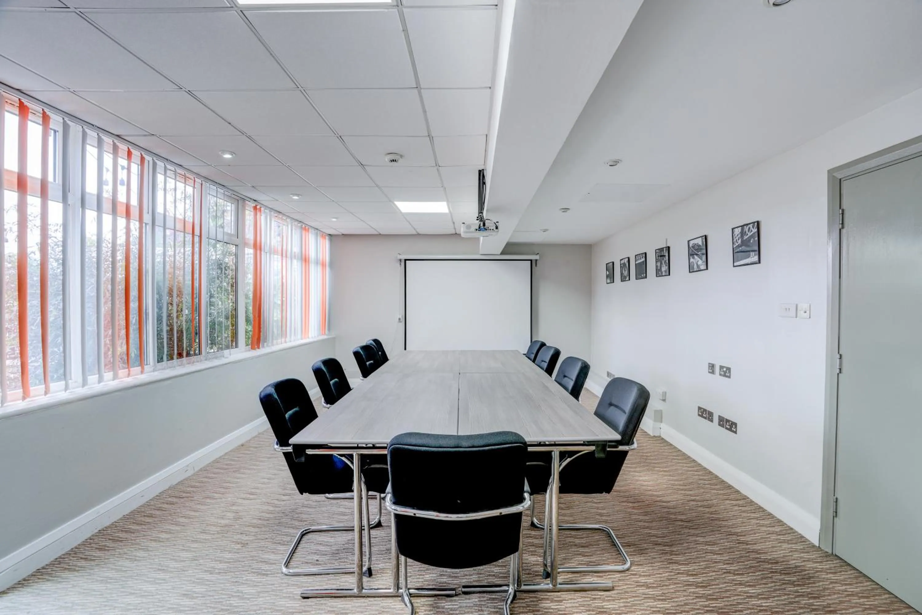 Meeting/conference room in Sunday London Staines-upon-Thames Heathrow T5