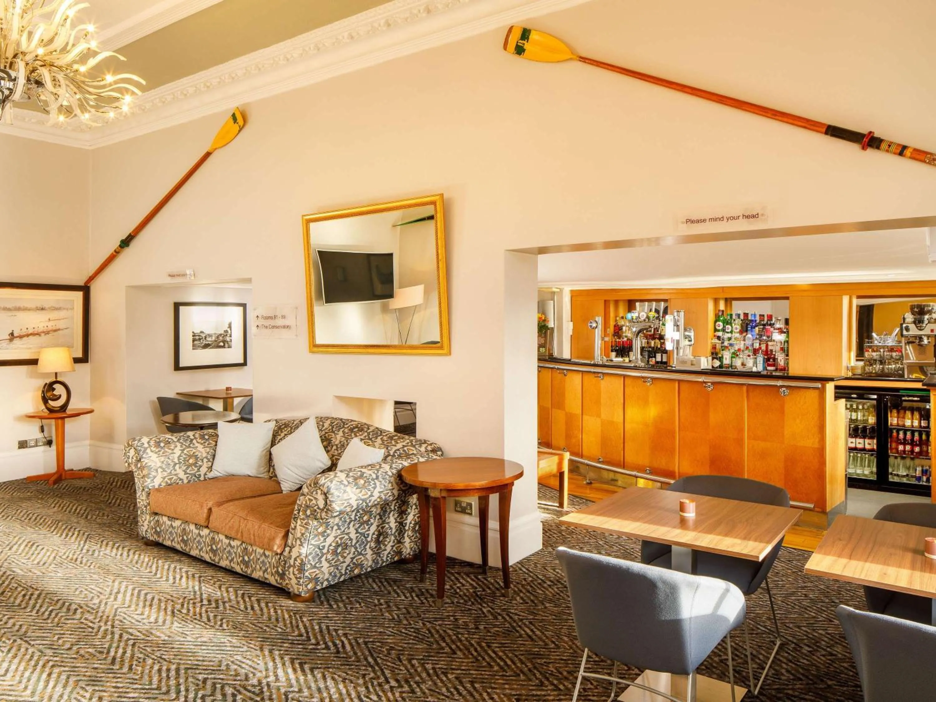 Lounge or bar in Sunday London Staines-upon-Thames Heathrow T5