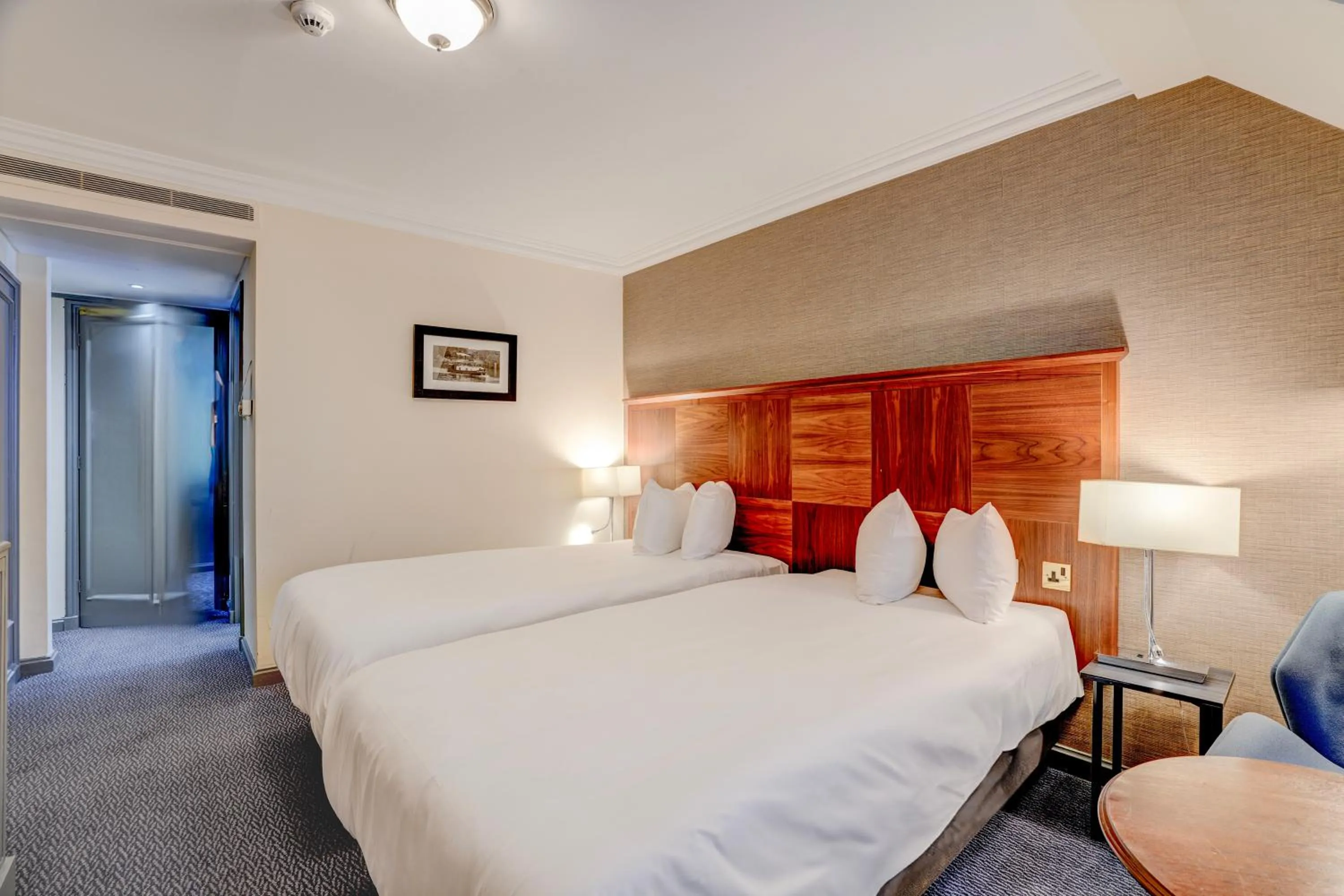 Bedroom, Bed in Sunday London Staines-upon-Thames Heathrow T5