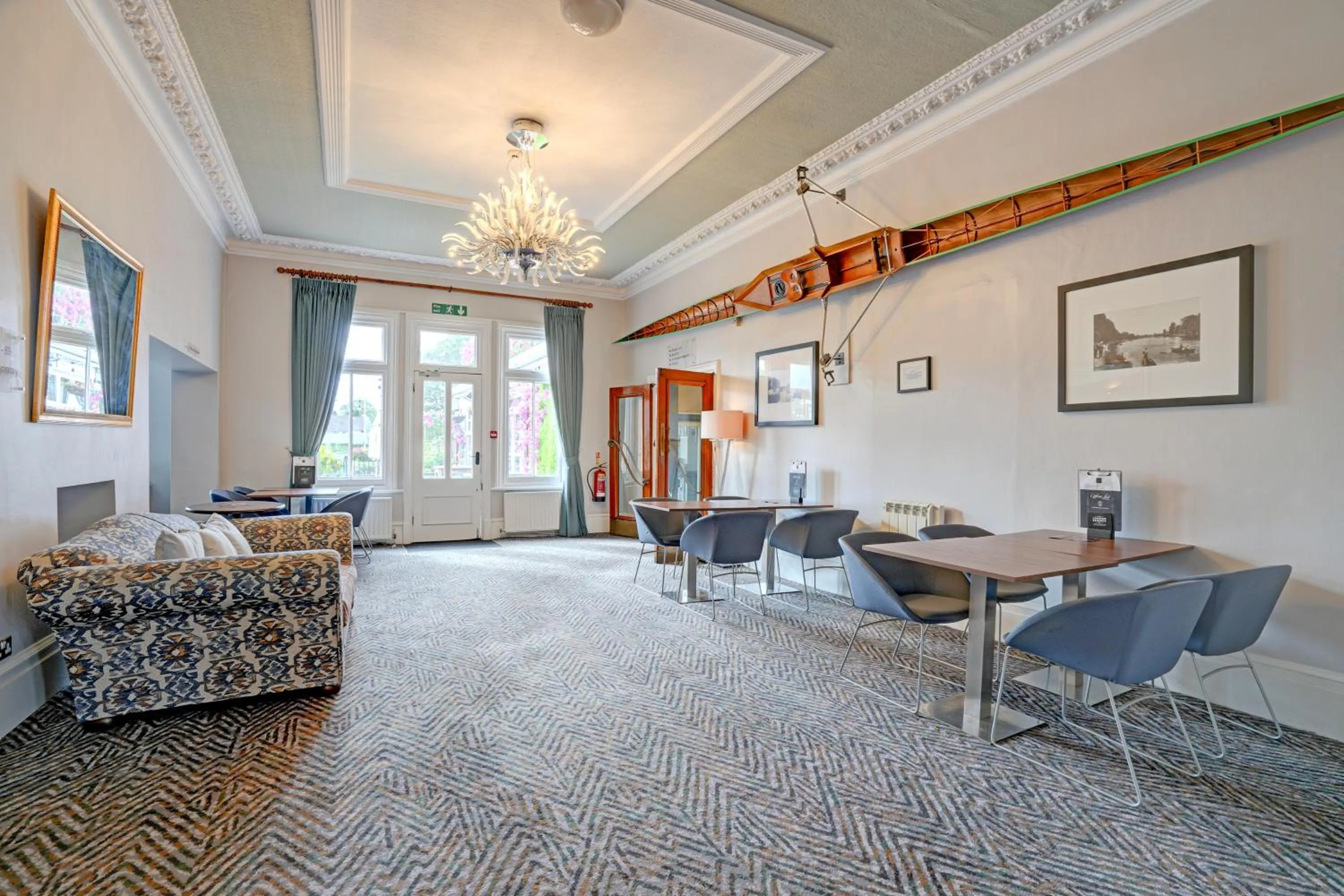 Restaurant/places to eat in Sunday London Staines-upon-Thames Heathrow T5