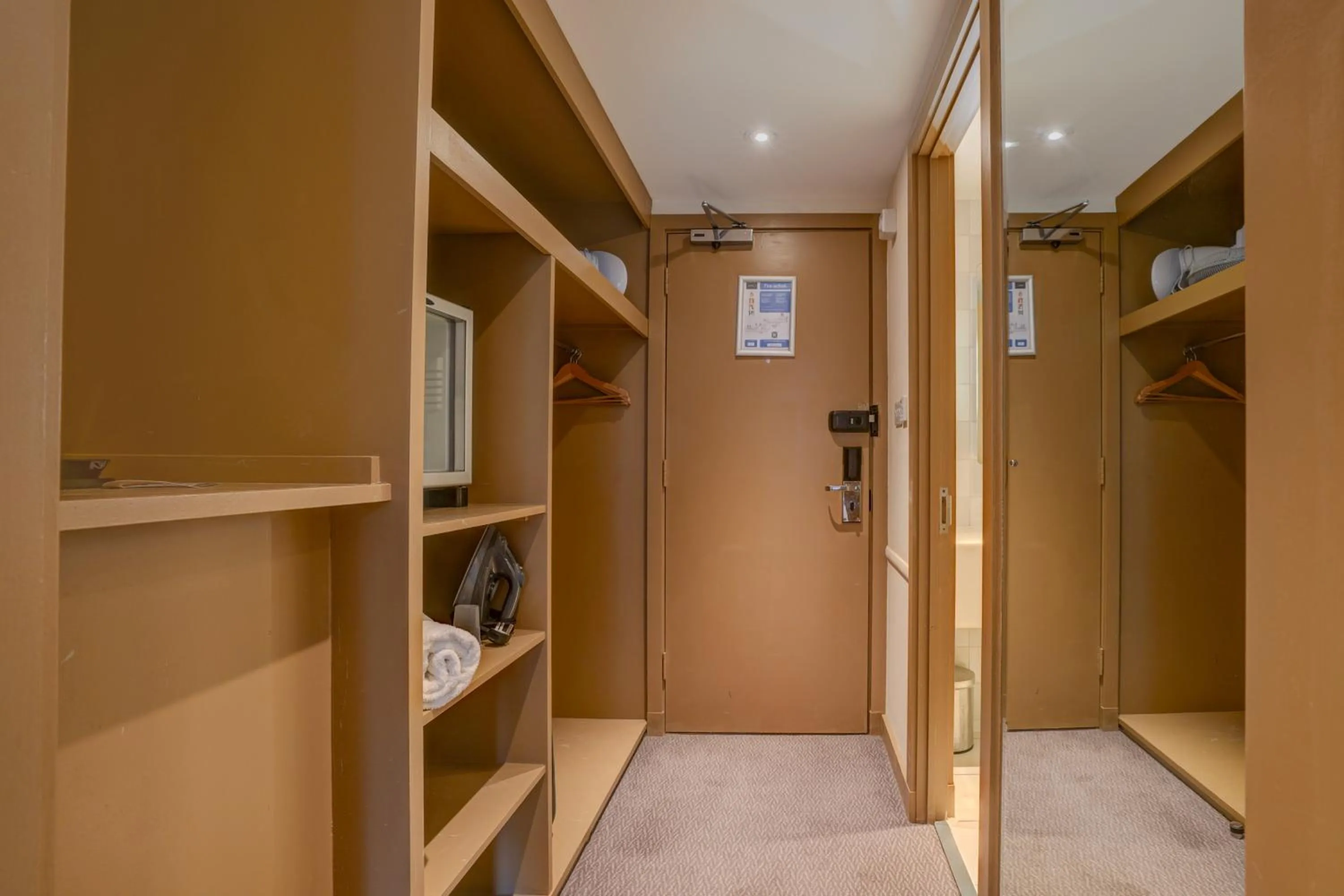 wardrobe in Sunday London Staines-upon-Thames Heathrow T5