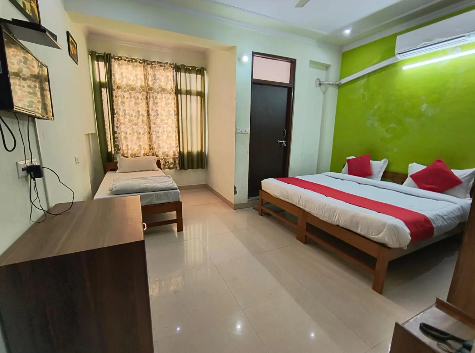 Bed in Hotel Bullet Inn Jaipur