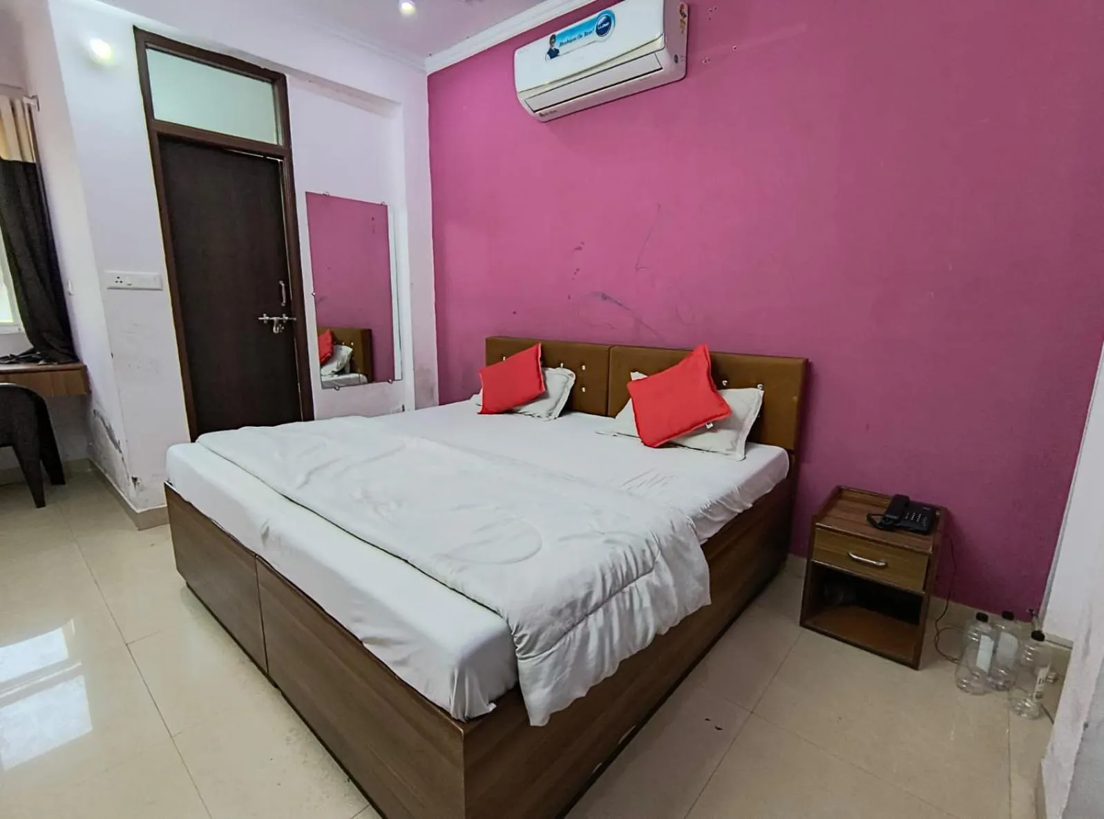 Bed in Hotel Bullet Inn Jaipur