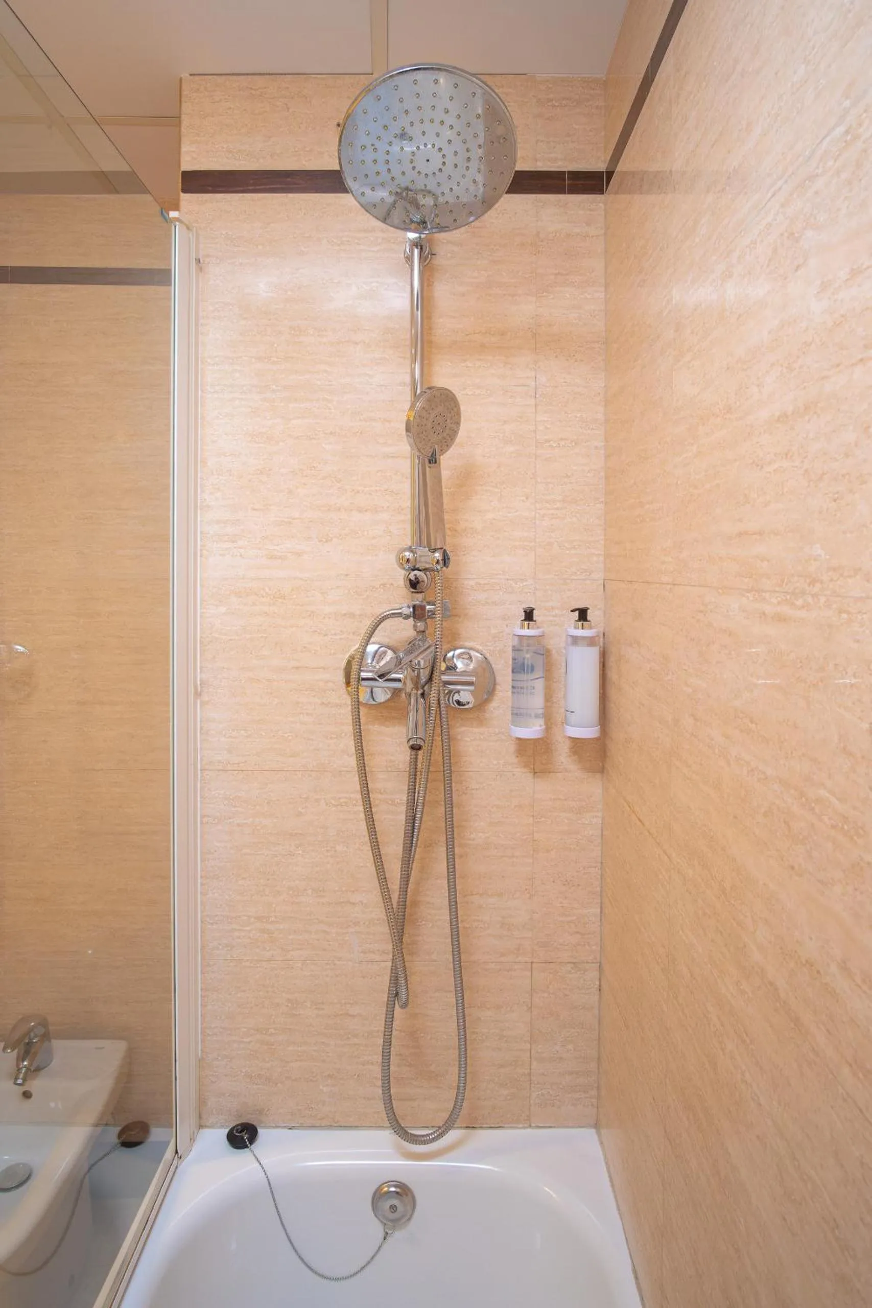 Shower in VTZ Hotel El Príncipe