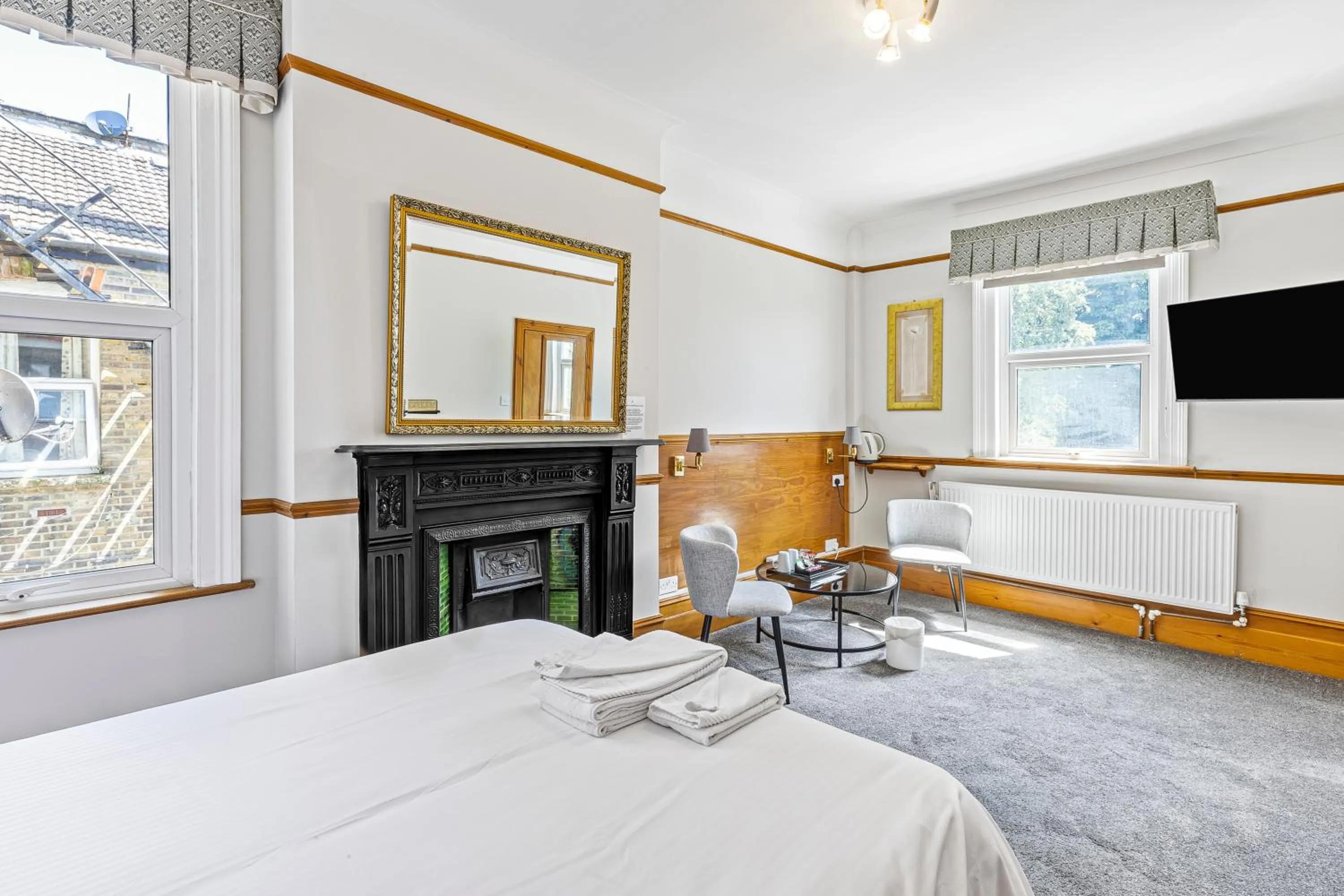 Property building, Bed in Heatherbank Guest House