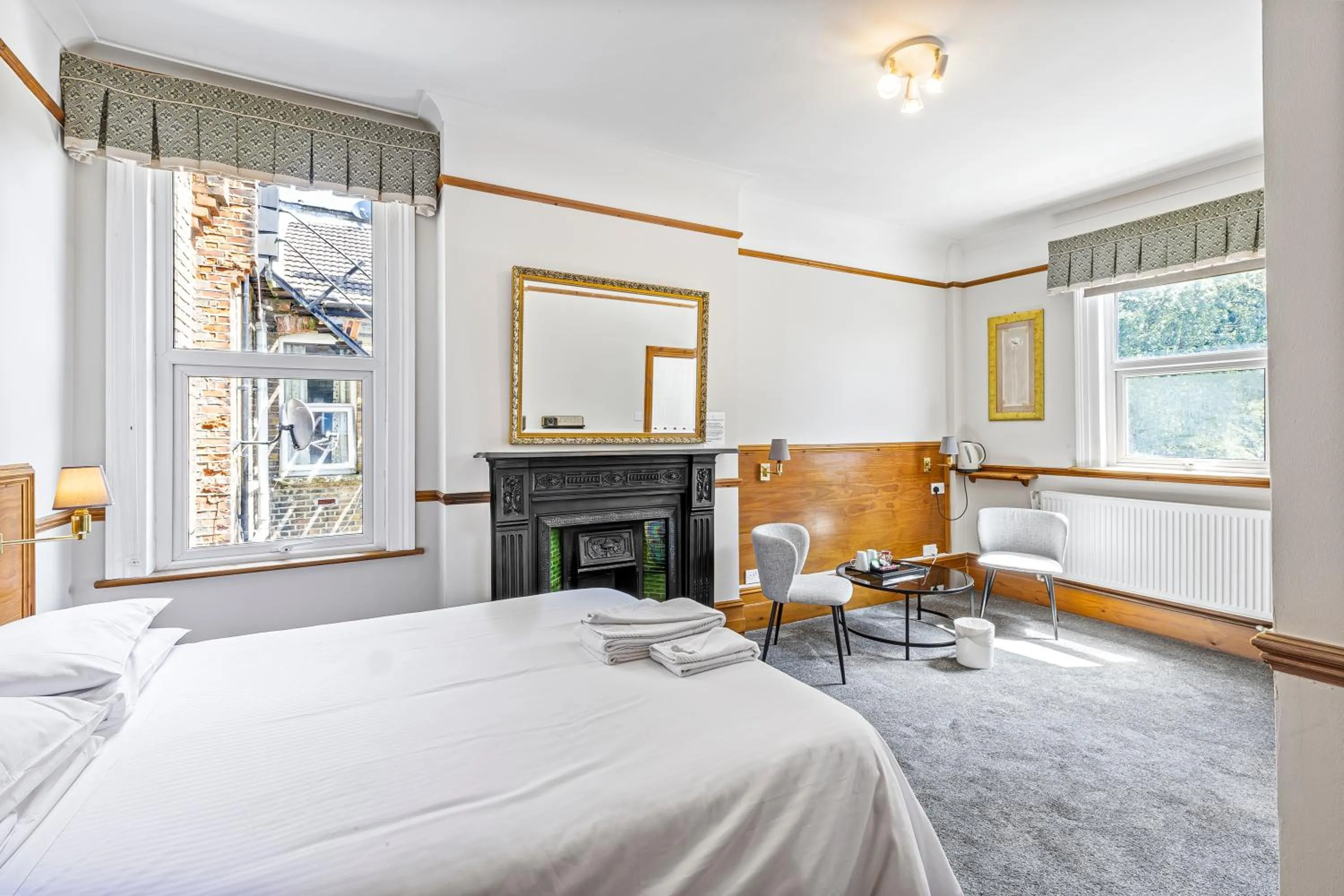 Property building, Bed in Heatherbank Guest House