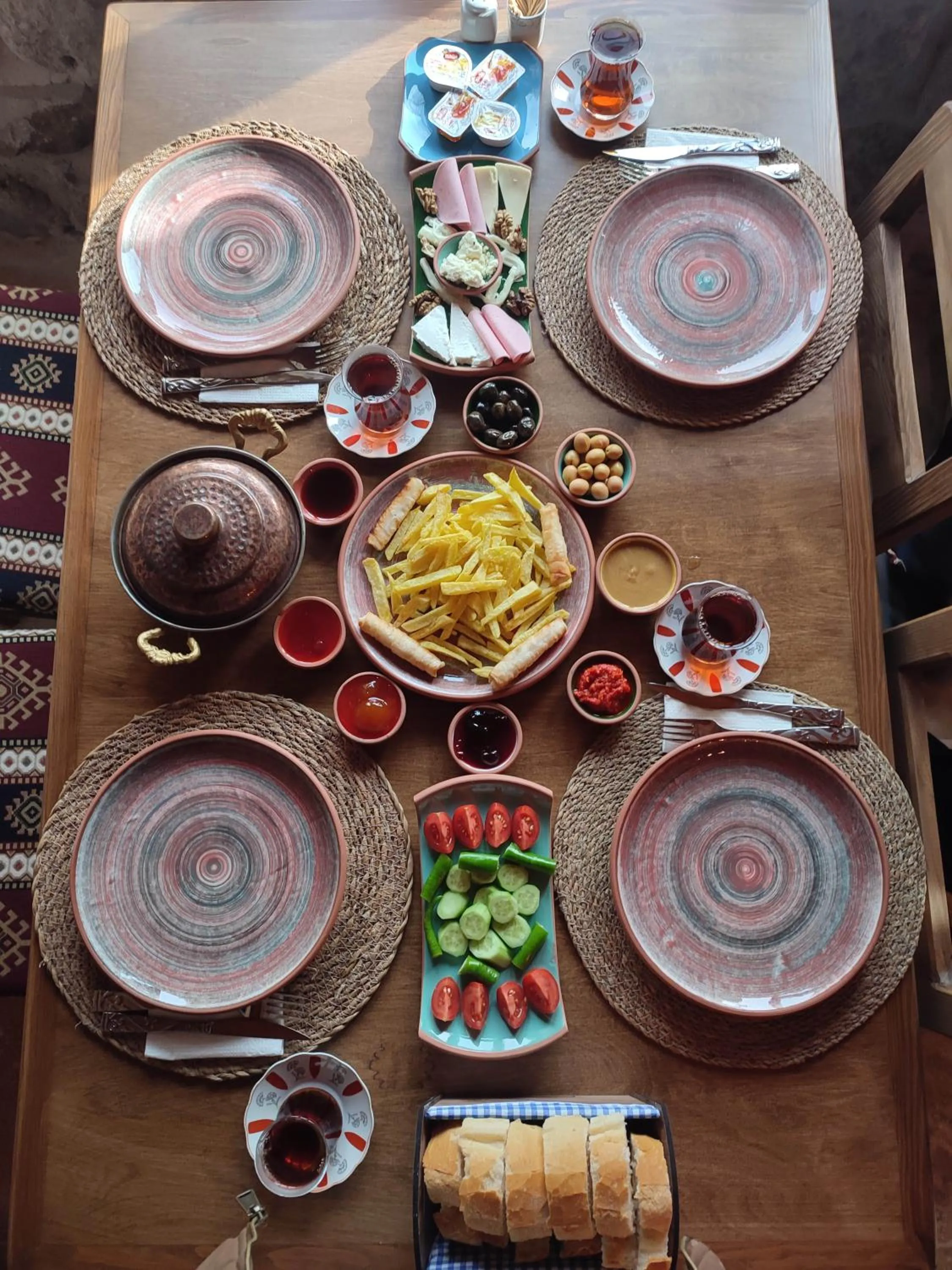 Breakfast in Euphoria Cave House